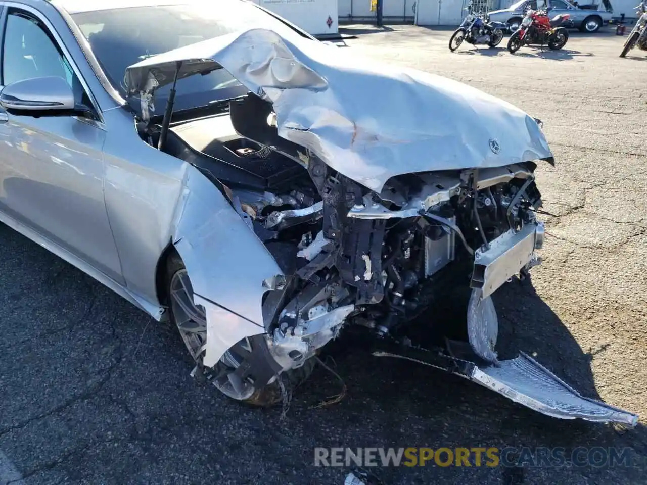 9 Photograph of a damaged car W1KZF8DB3NB025668 MERCEDES-BENZ E-CLASS 2022