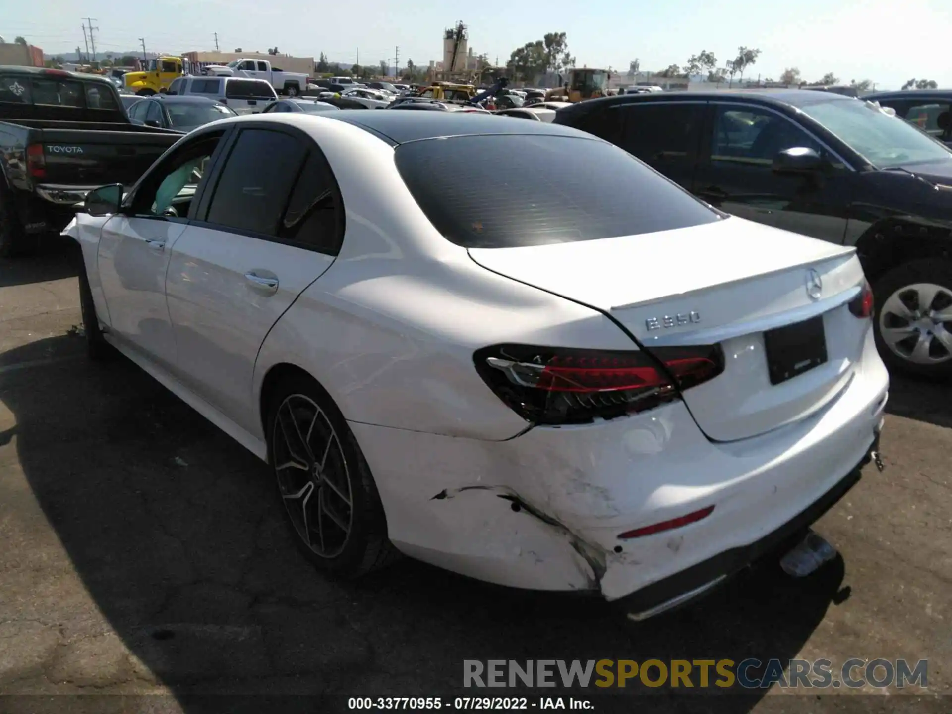 3 Photograph of a damaged car W1KZF8DB3NB027646 MERCEDES-BENZ E-CLASS 2022