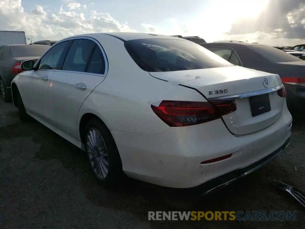 3 Photograph of a damaged car W1KZF8DB5NB037000 MERCEDES-BENZ E-CLASS 2022