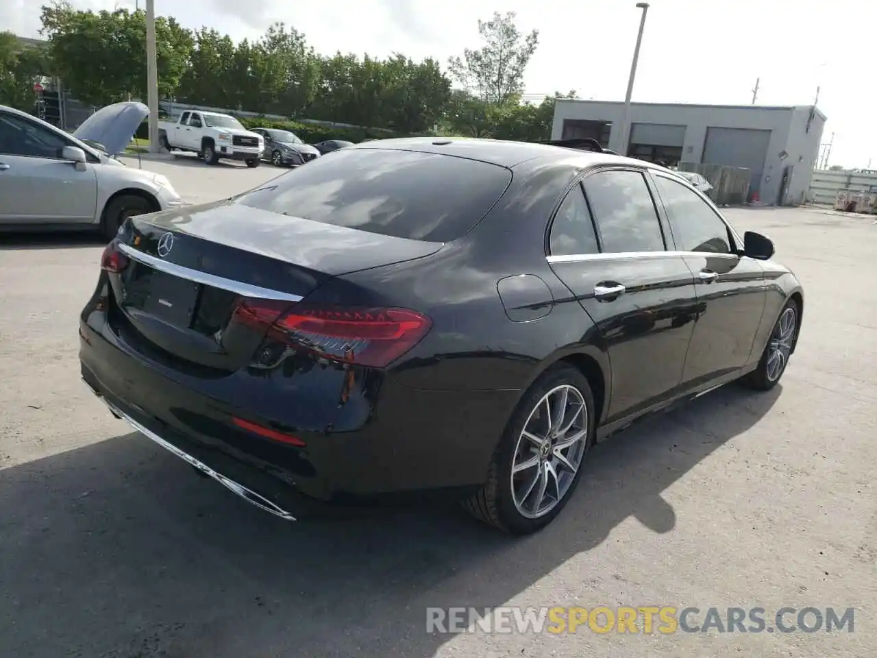 4 Photograph of a damaged car W1KZF8DBXNB045268 MERCEDES-BENZ E-CLASS 2022