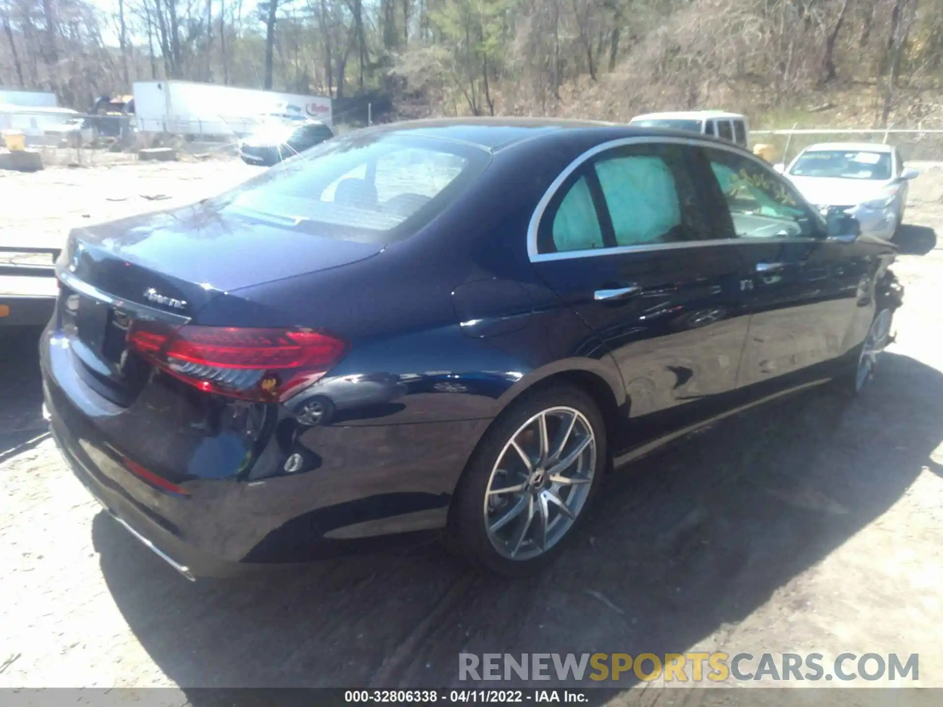 4 Photograph of a damaged car W1KZF8EB8NB025910 MERCEDES-BENZ E-CLASS 2022