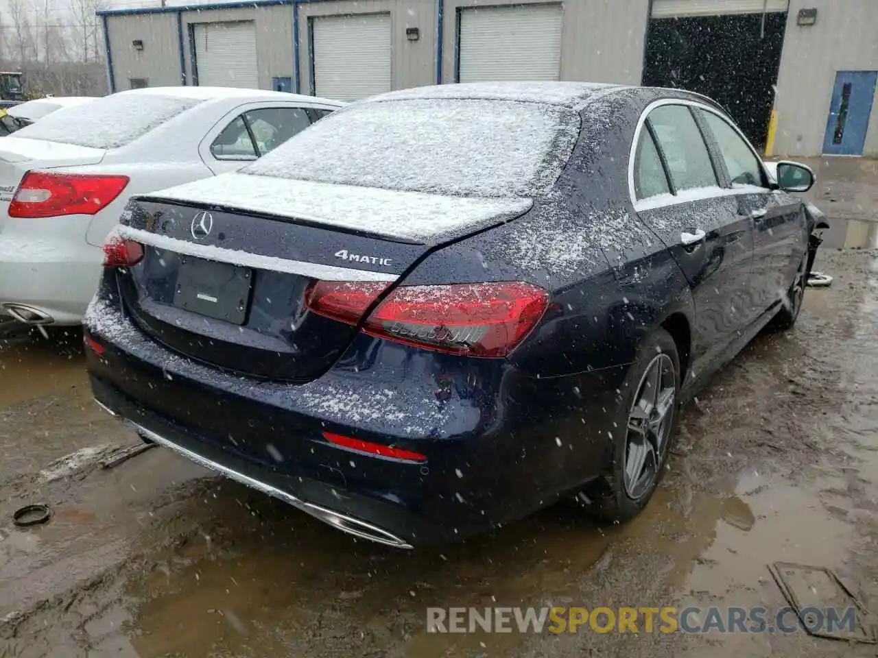 4 Photograph of a damaged car W1KZF8EB9NB008761 MERCEDES-BENZ E-CLASS 2022