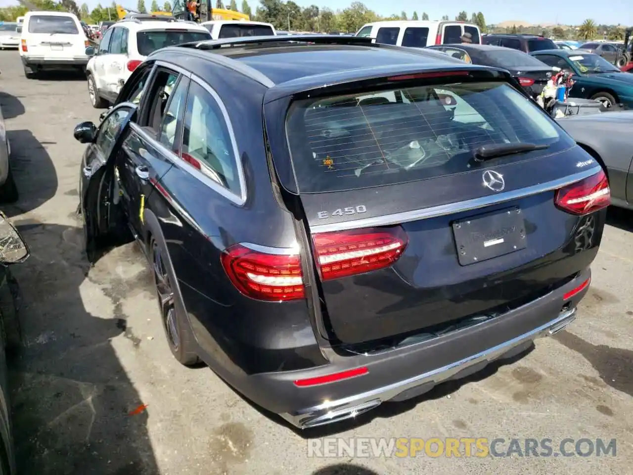 3 Photograph of a damaged car W1KZH6AB2NB017421 MERCEDES-BENZ E-CLASS 2022