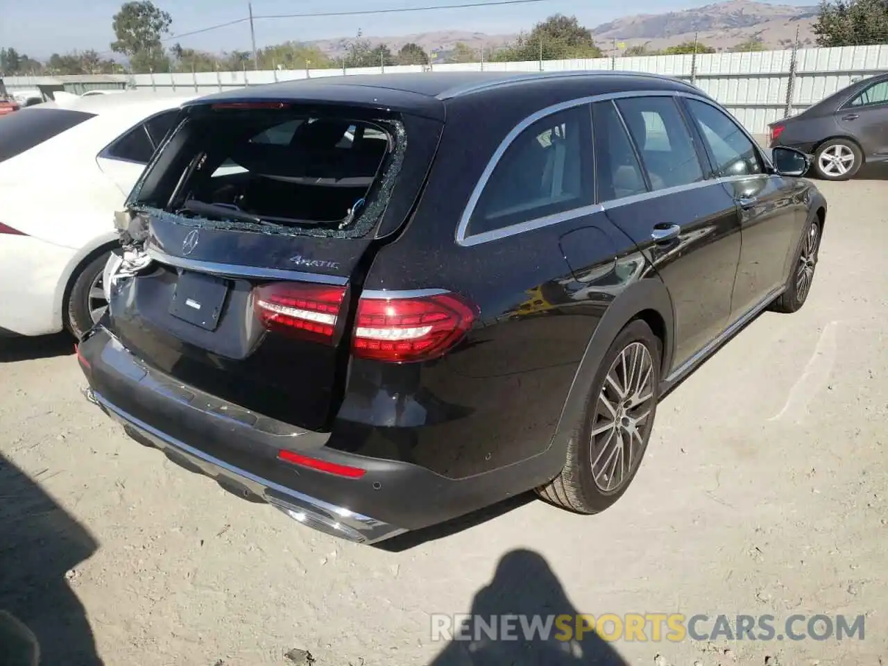 4 Photograph of a damaged car W1KZH6AB4NB055250 MERCEDES-BENZ E-CLASS 2022