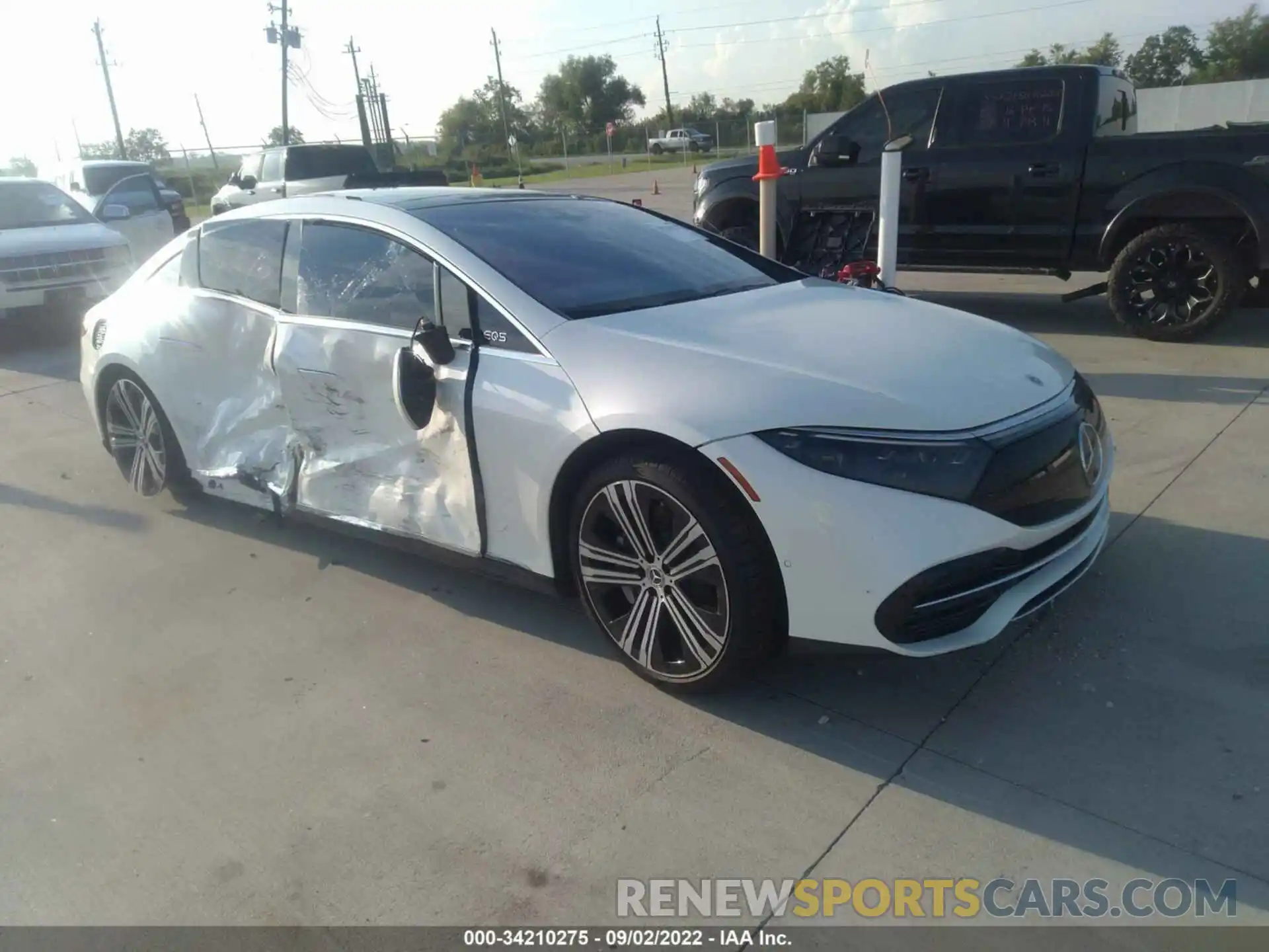 1 Photograph of a damaged car W1KCG2DB9NA004460 MERCEDES-BENZ EQS 2022