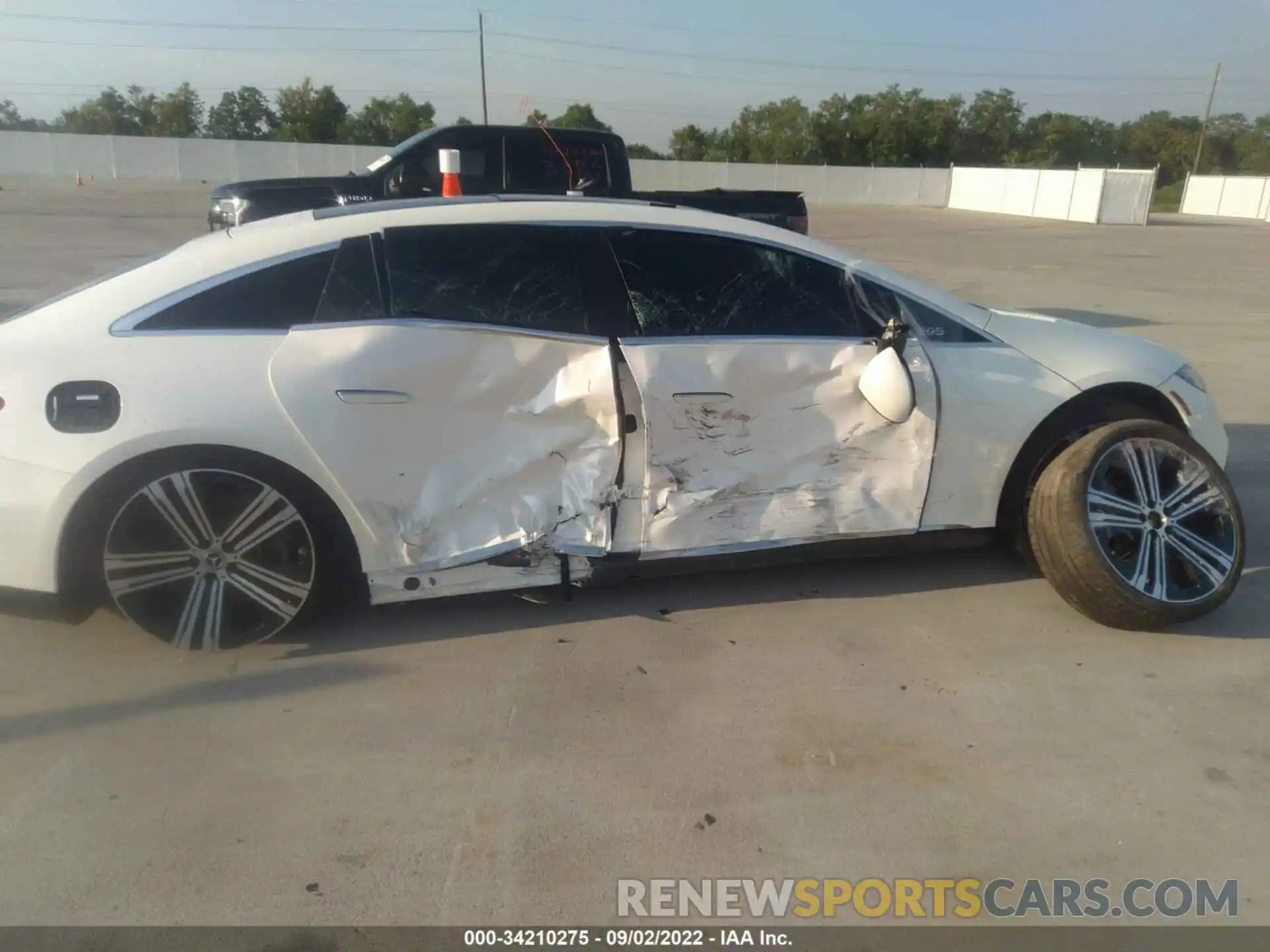 6 Photograph of a damaged car W1KCG2DB9NA004460 MERCEDES-BENZ EQS 2022