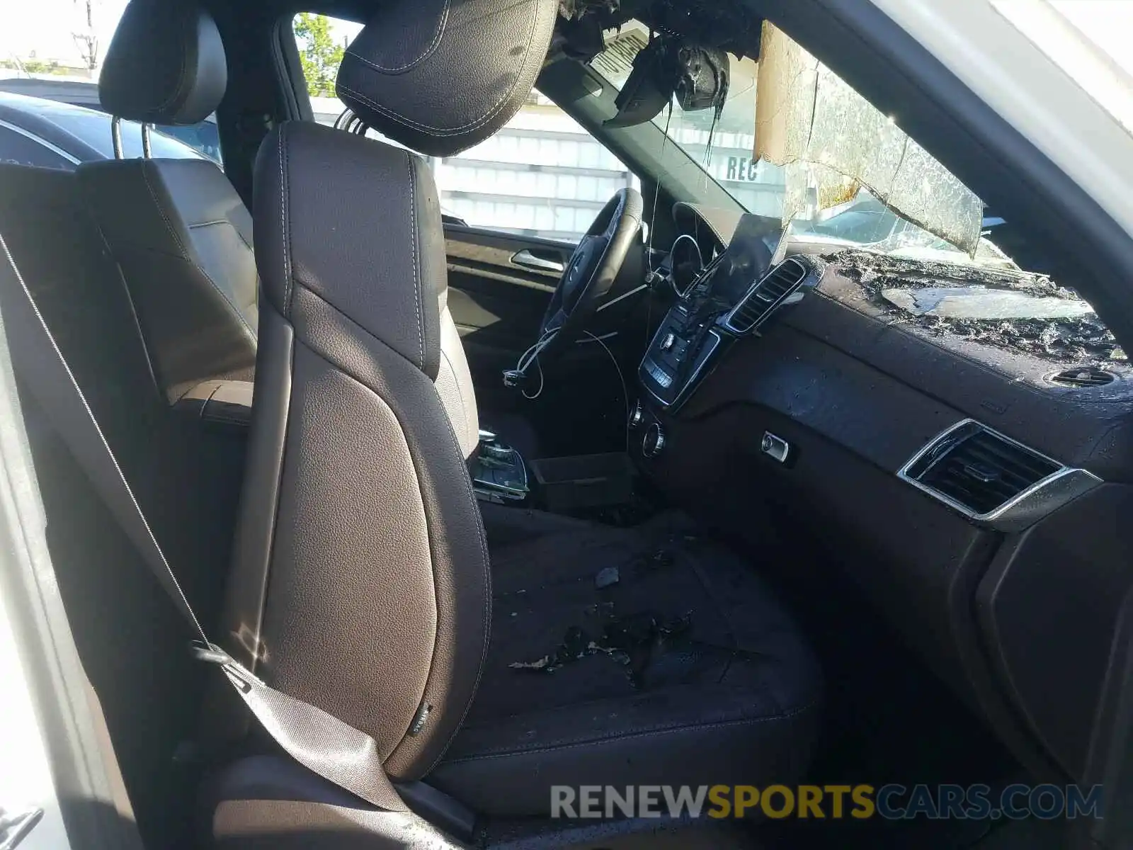 5 Photograph of a damaged car 4JGDF6EE1KB236876 MERCEDES-BENZ G CLASS 2019