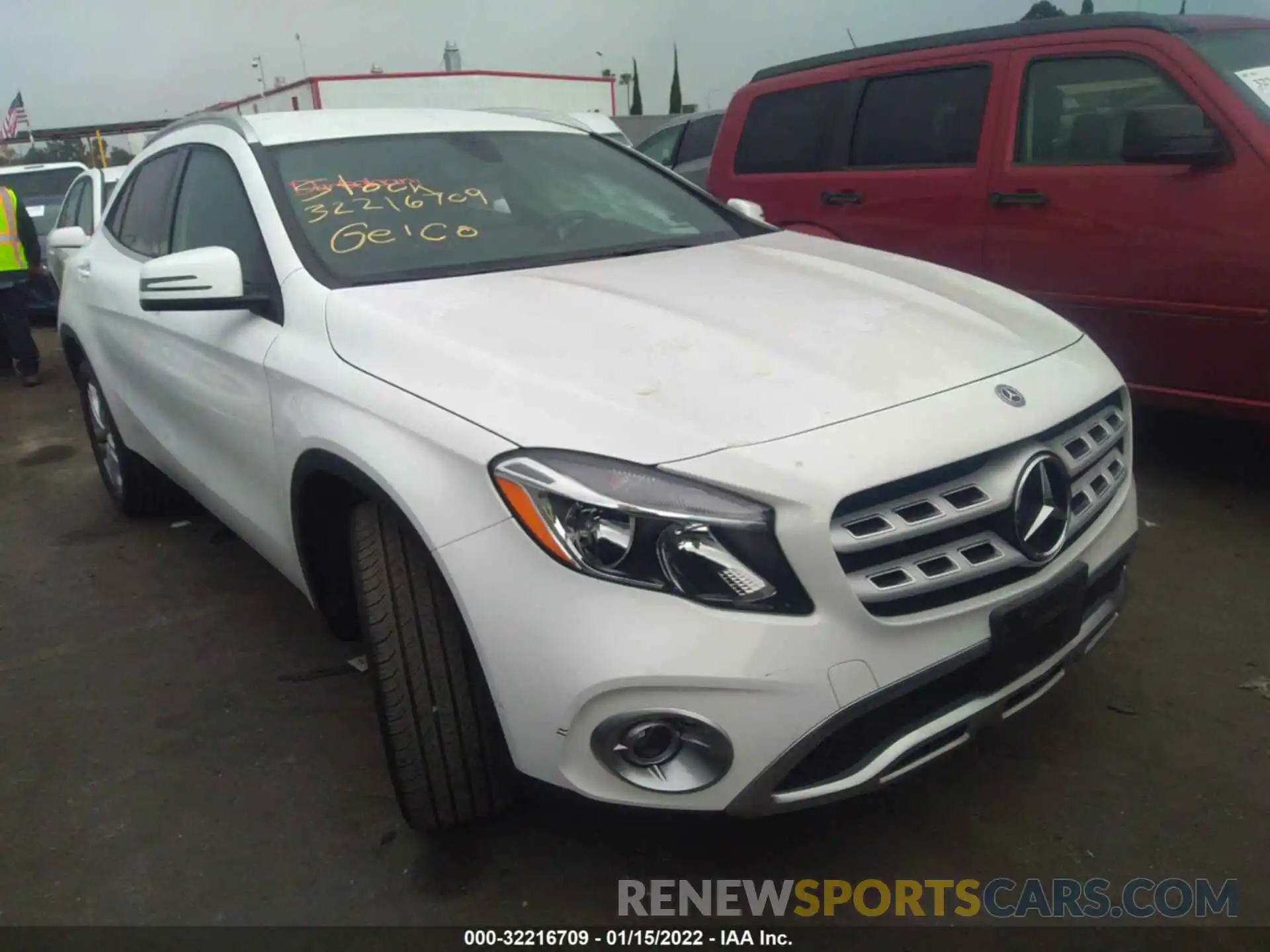 1 Photograph of a damaged car WDCTG4EB0KJ616444 MERCEDES-BENZ GLA 2019