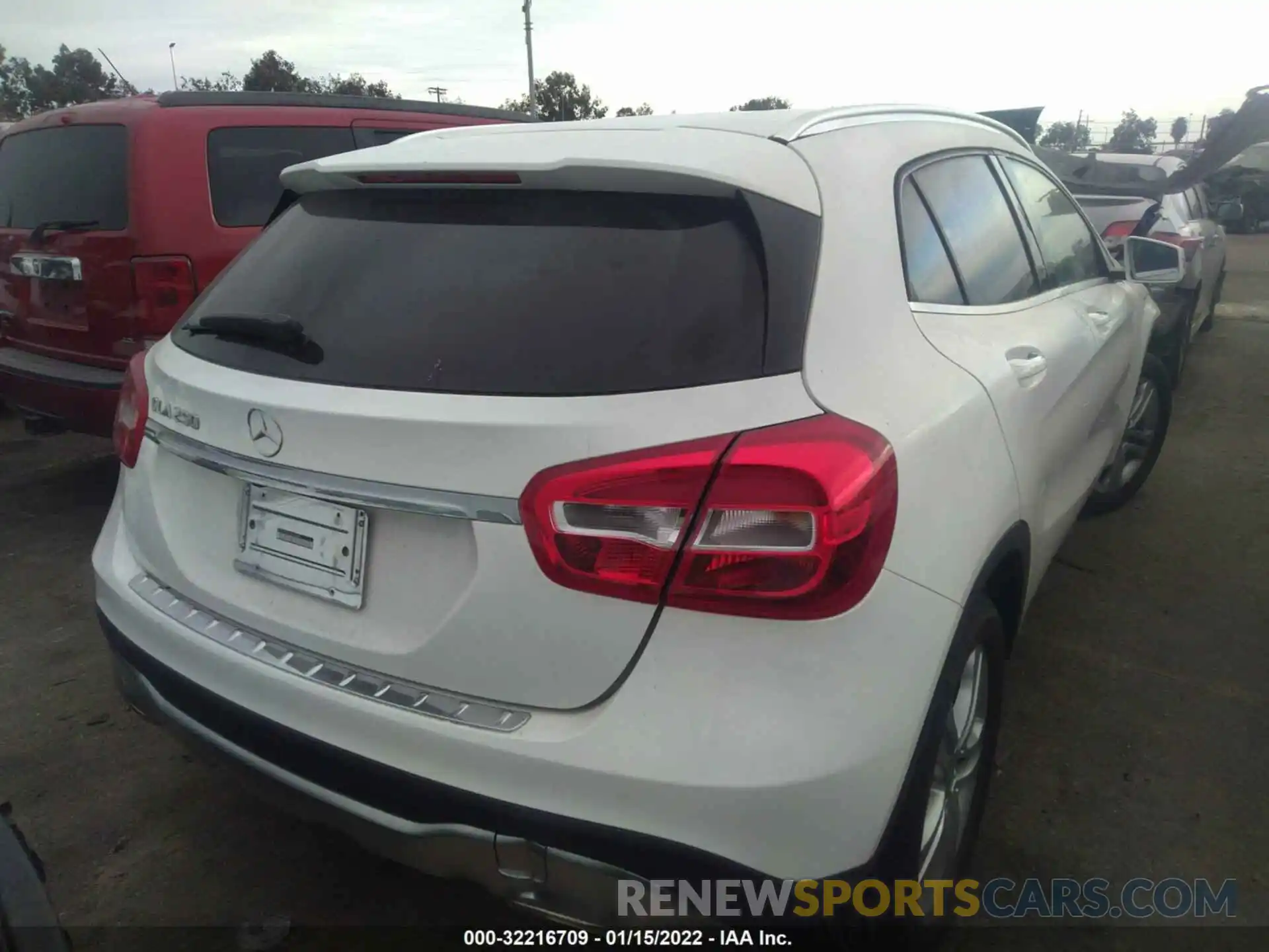 4 Photograph of a damaged car WDCTG4EB0KJ616444 MERCEDES-BENZ GLA 2019