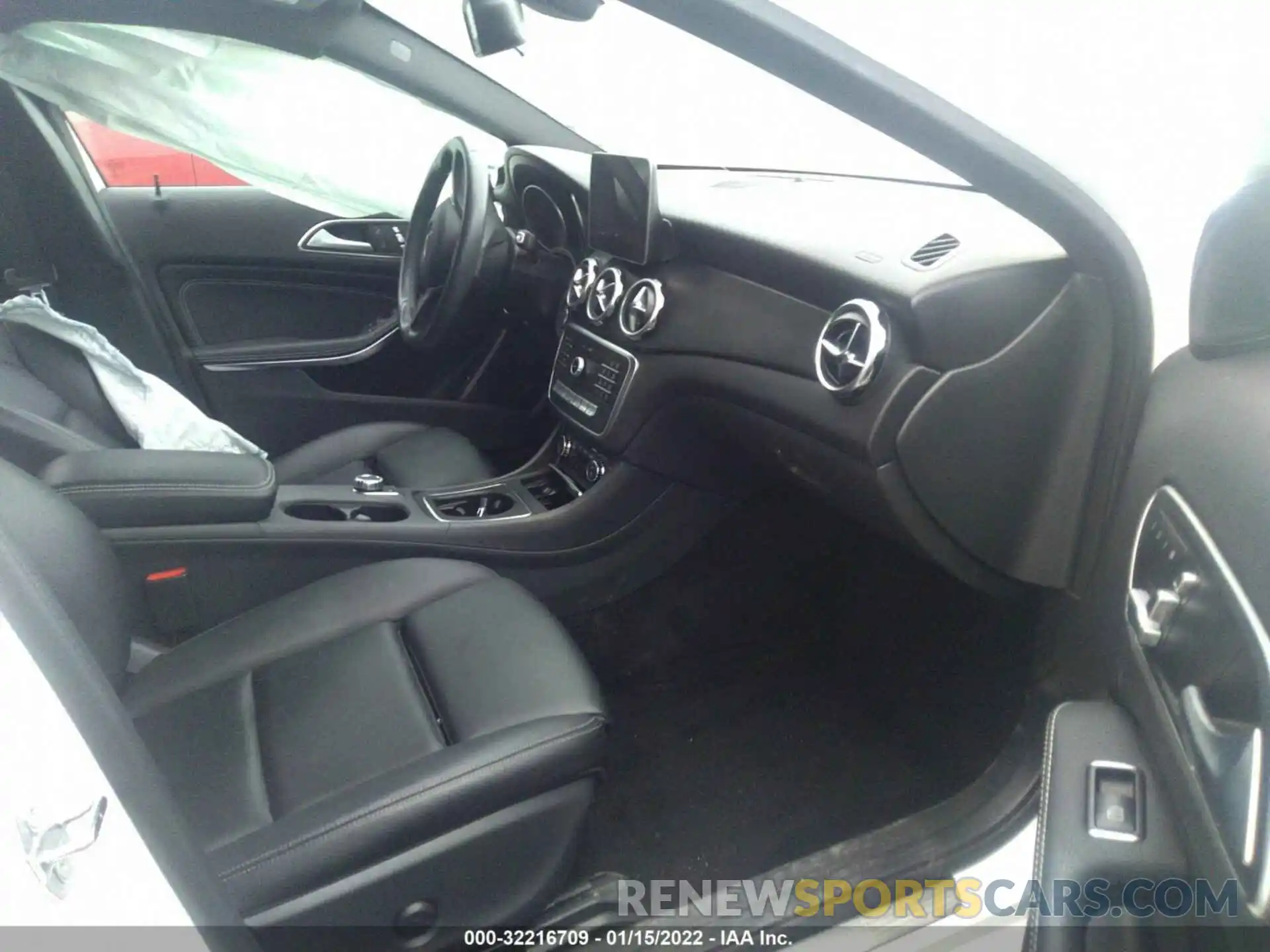 5 Photograph of a damaged car WDCTG4EB0KJ616444 MERCEDES-BENZ GLA 2019