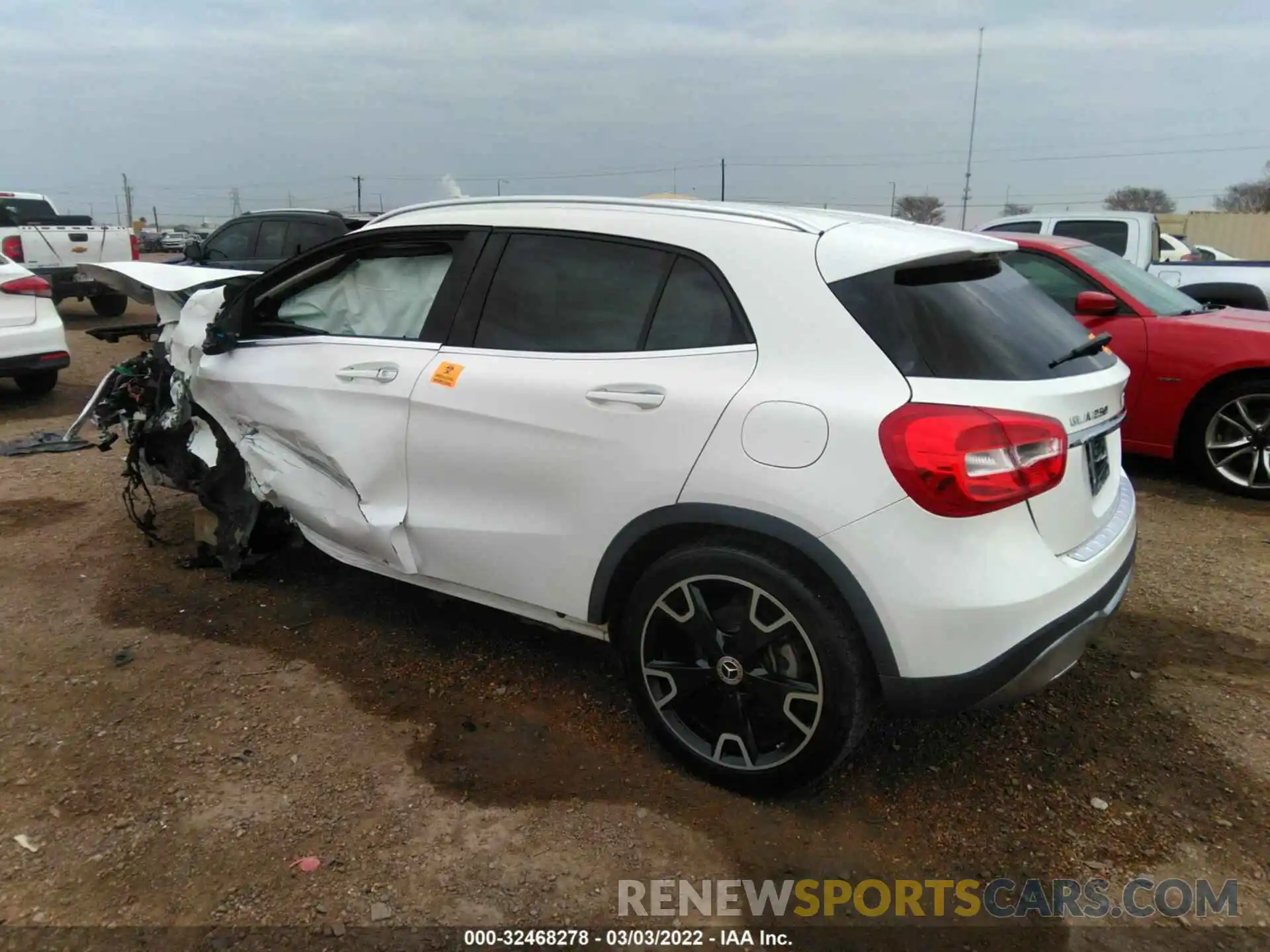 3 Фотография поврежденного автомобиля WDCTG4EB0KU002766 MERCEDES-BENZ GLA 2019