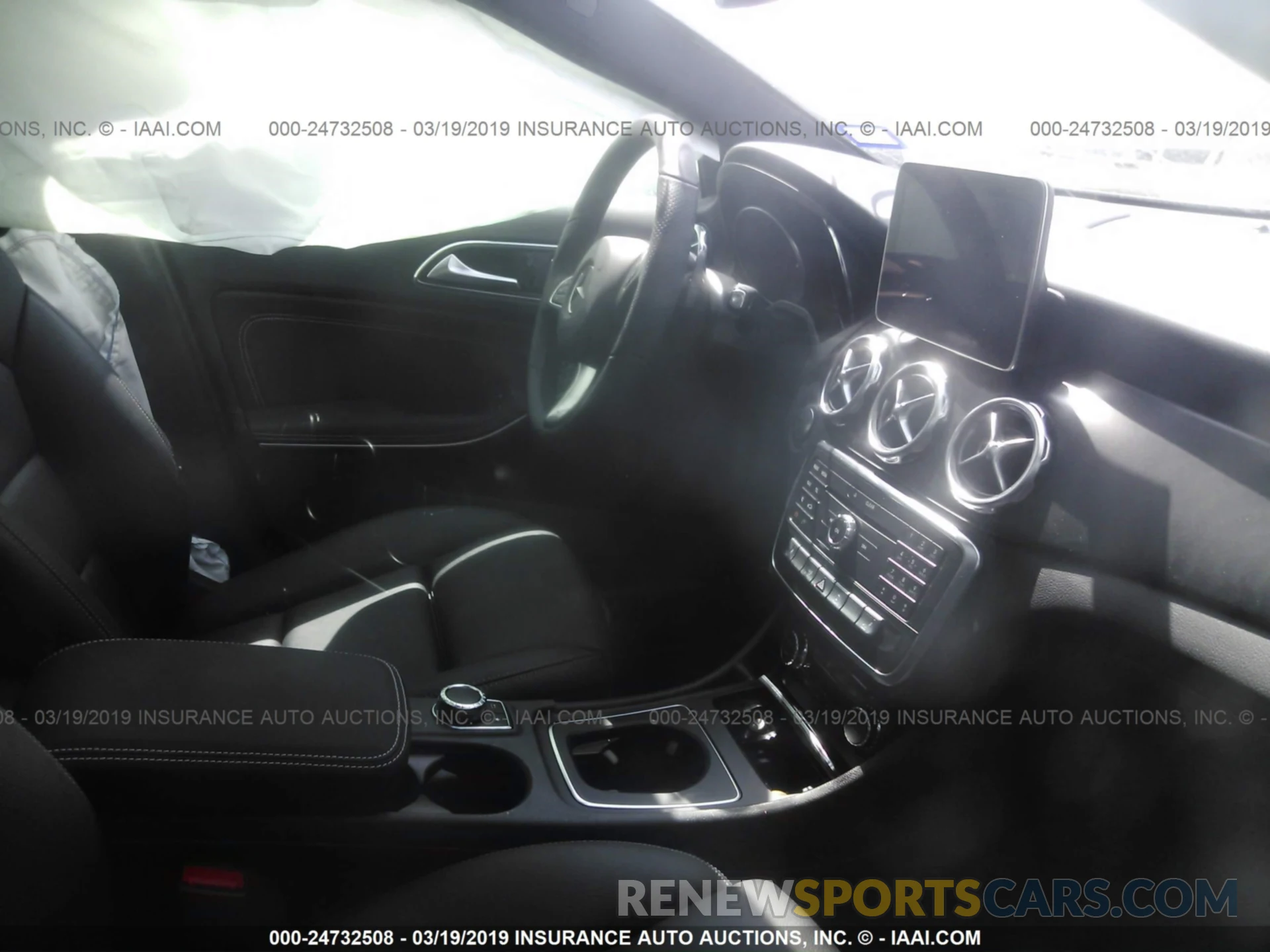 5 Photograph of a damaged car WDCTG4EB0KU008244 MERCEDES-BENZ GLA 2019