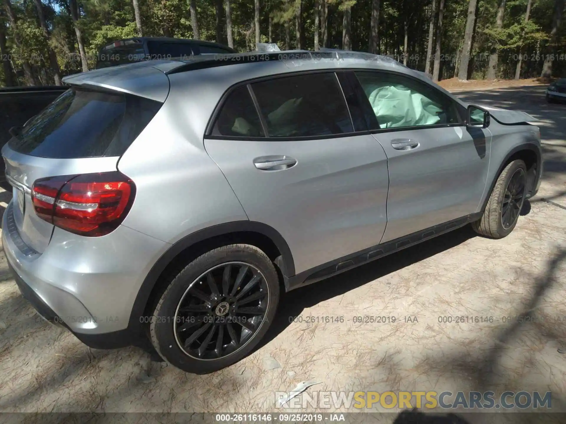 4 Photograph of a damaged car WDCTG4EB0KU010222 MERCEDES-BENZ GLA 2019