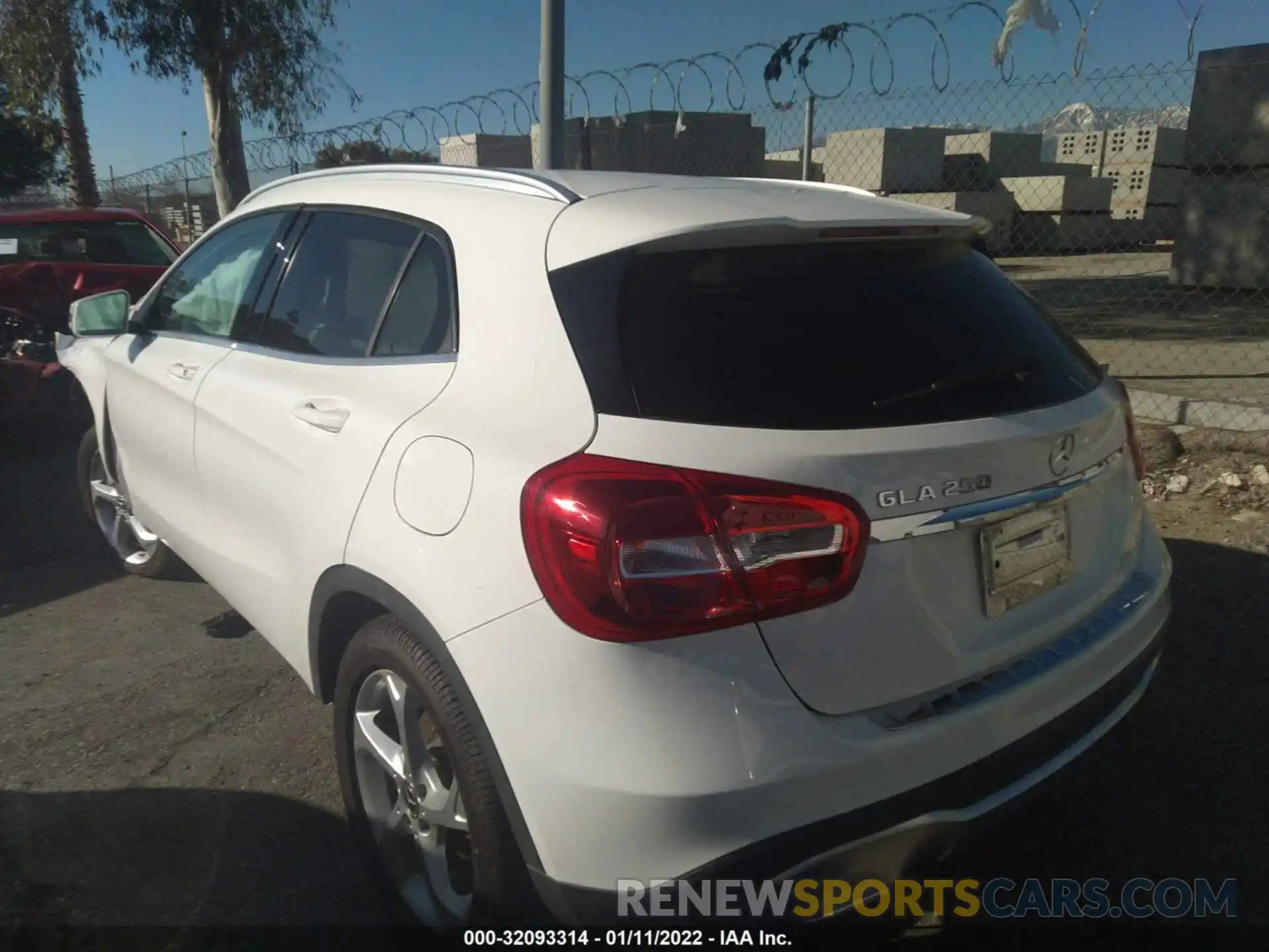 3 Фотография поврежденного автомобиля WDCTG4EB0KU013248 MERCEDES-BENZ GLA 2019