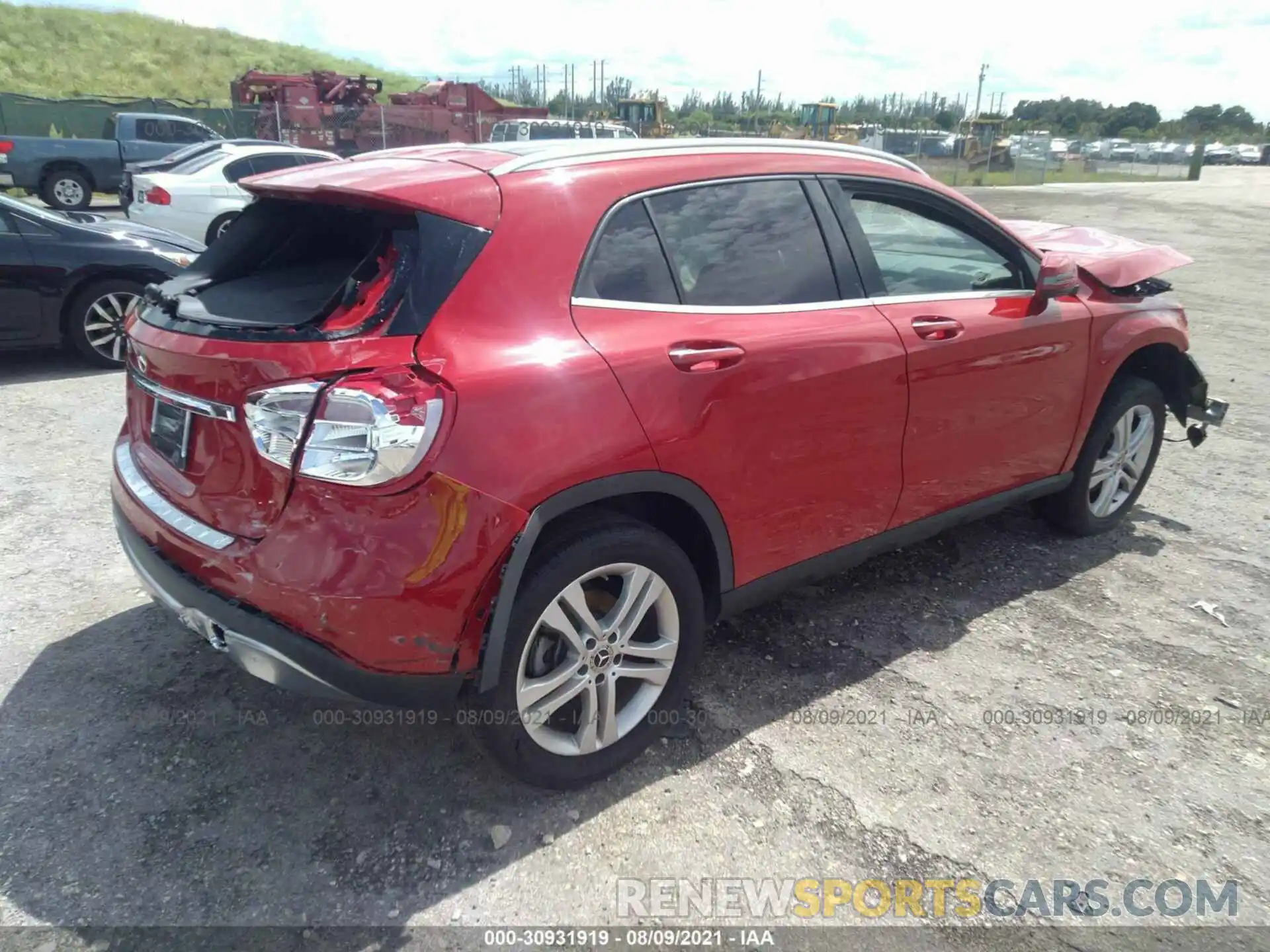 4 Photograph of a damaged car WDCTG4EB1KJ618641 MERCEDES-BENZ GLA 2019