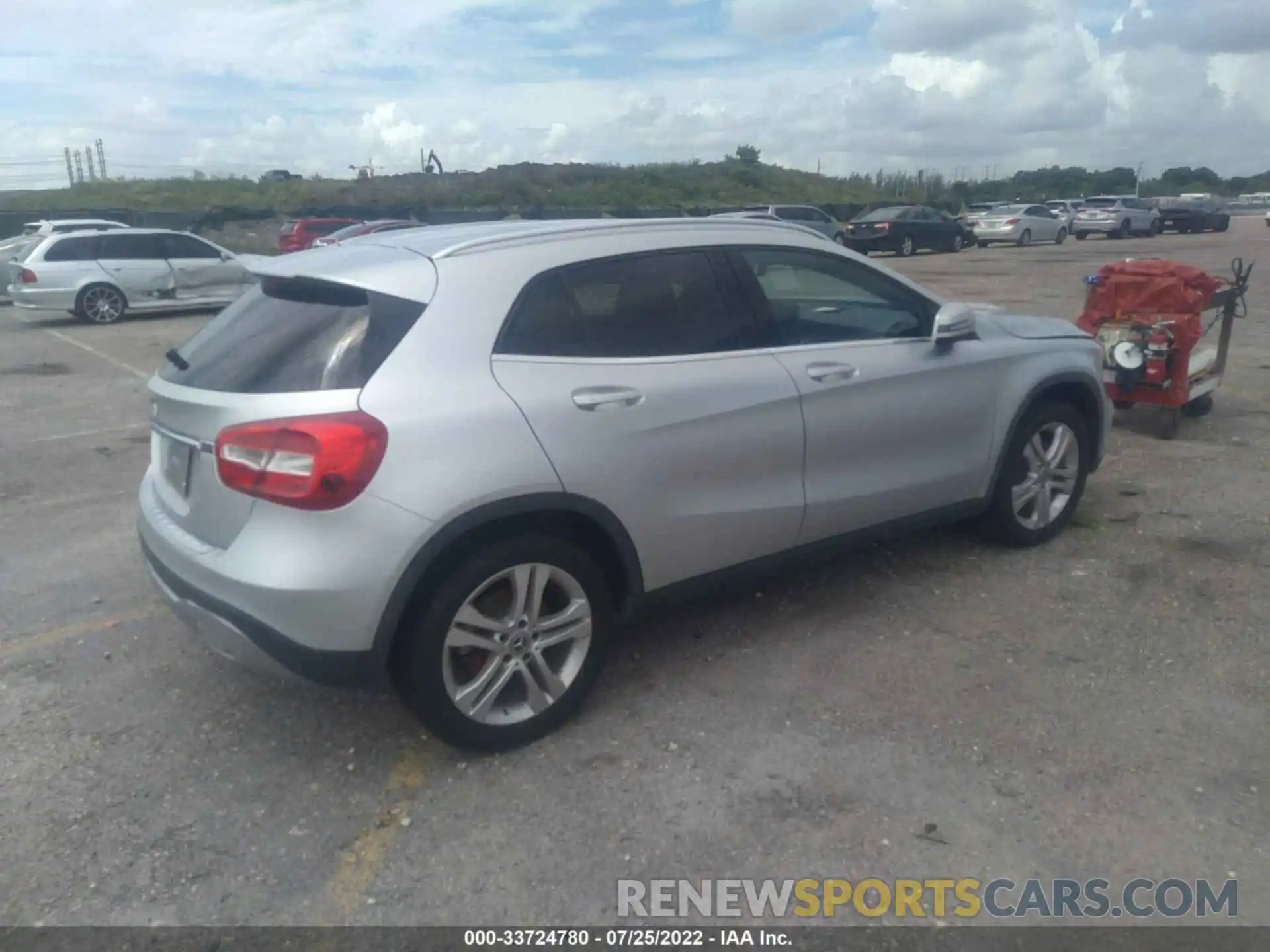 4 Photograph of a damaged car WDCTG4EB1KU009242 MERCEDES-BENZ GLA 2019