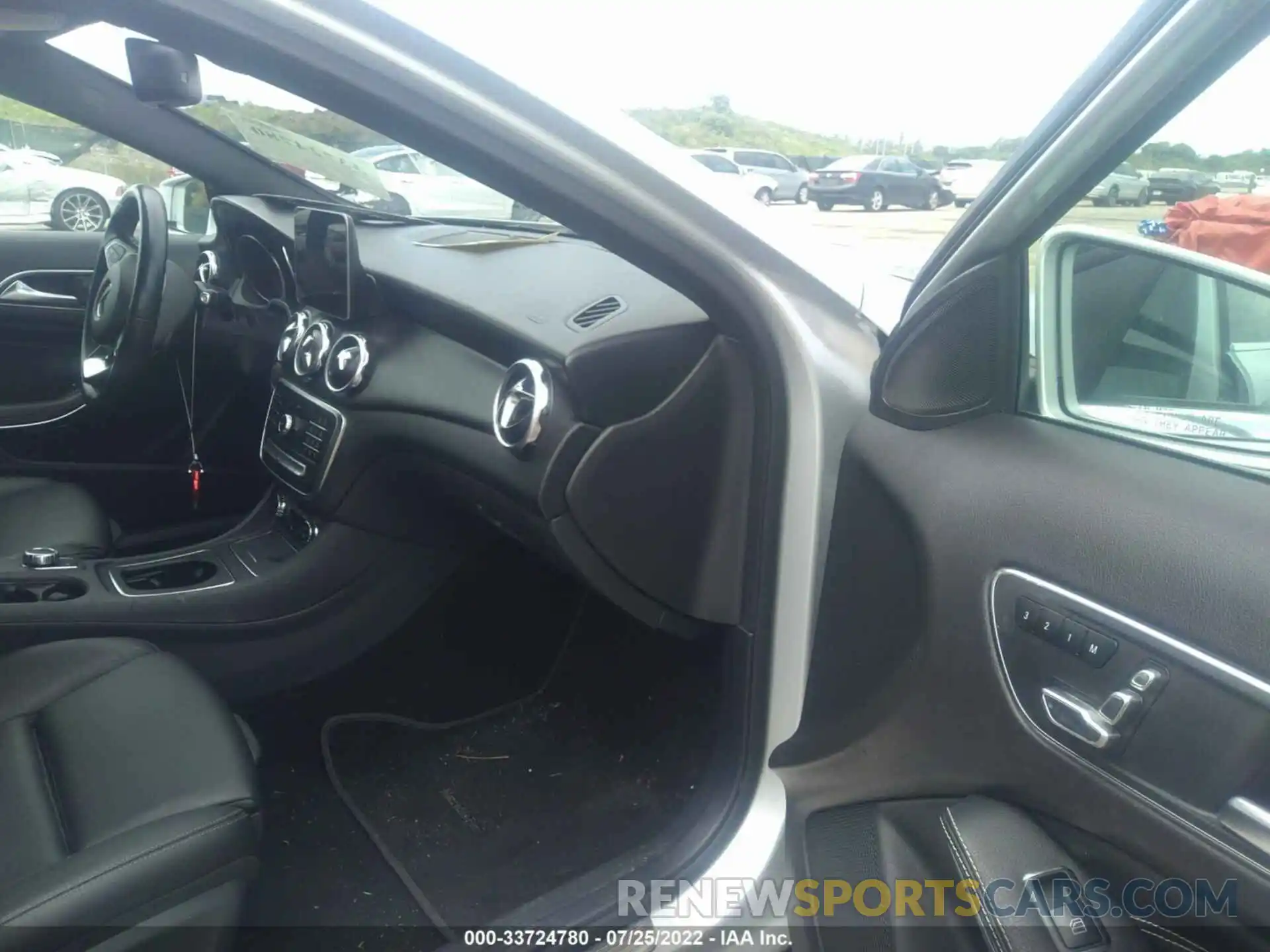 5 Photograph of a damaged car WDCTG4EB1KU009242 MERCEDES-BENZ GLA 2019