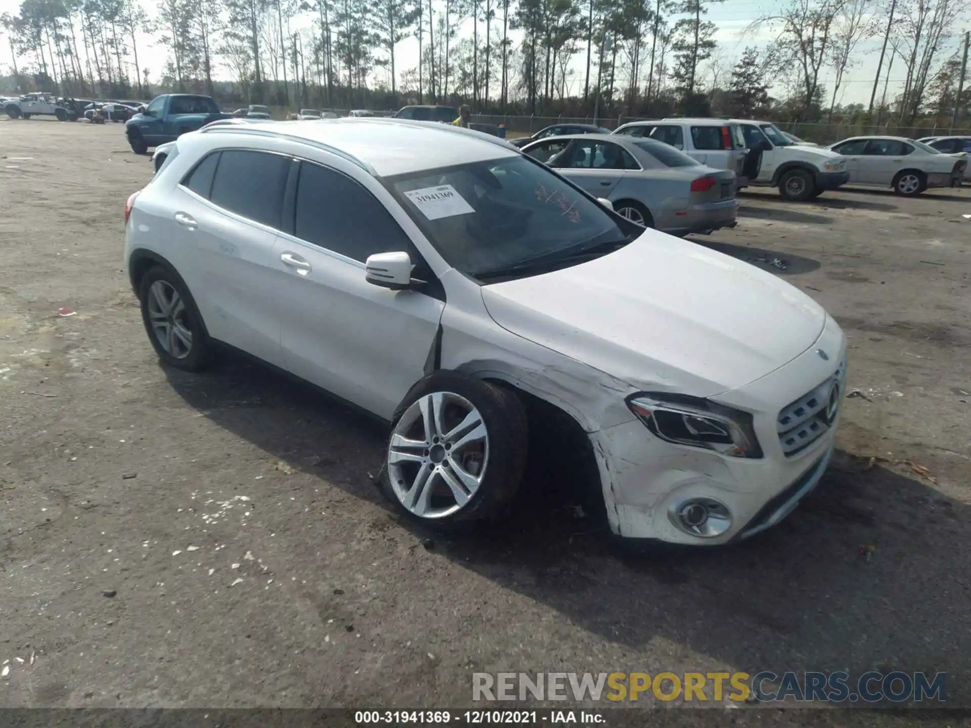 1 Photograph of a damaged car WDCTG4EB2KU003059 MERCEDES-BENZ GLA 2019