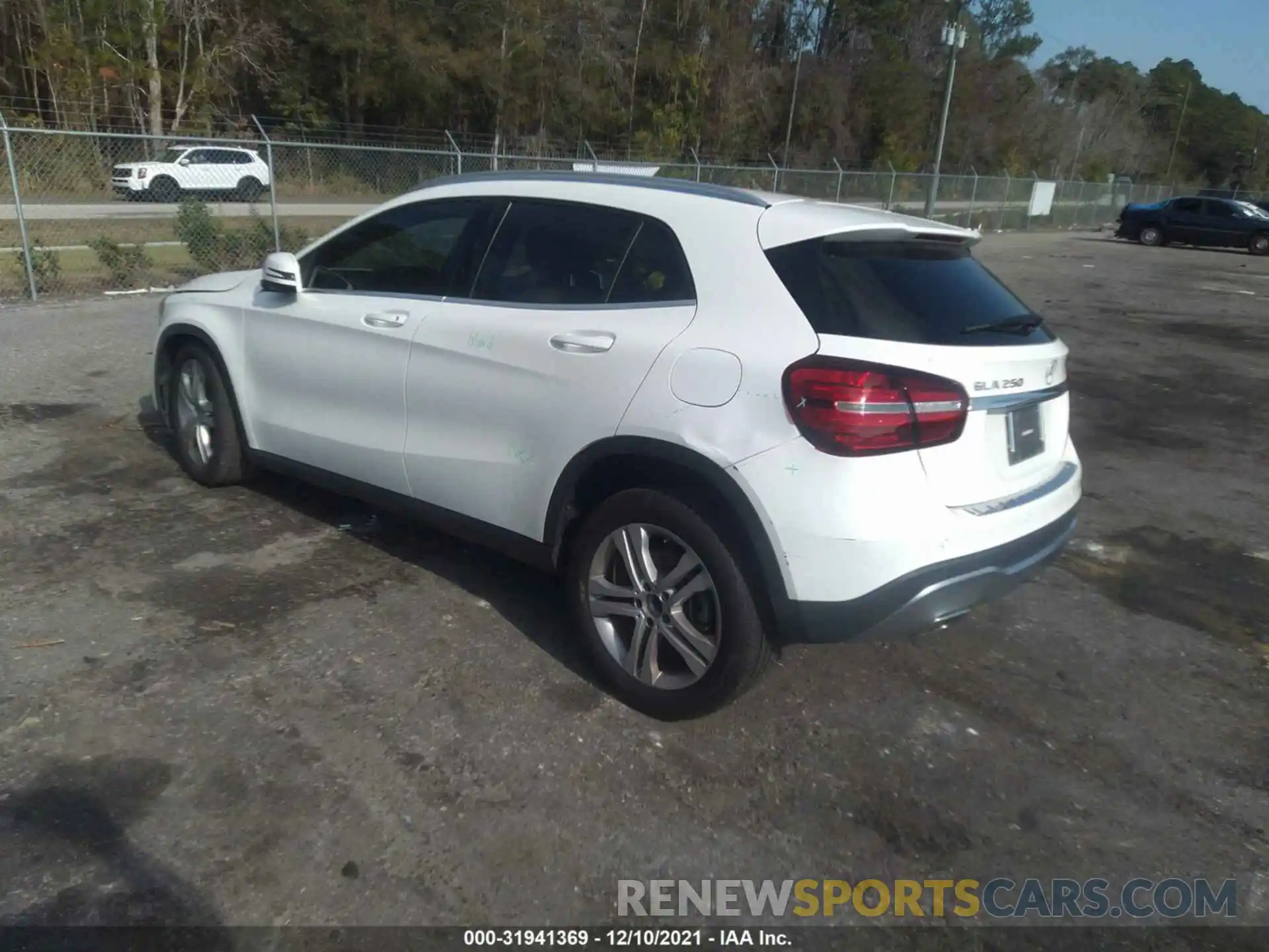 3 Photograph of a damaged car WDCTG4EB2KU003059 MERCEDES-BENZ GLA 2019