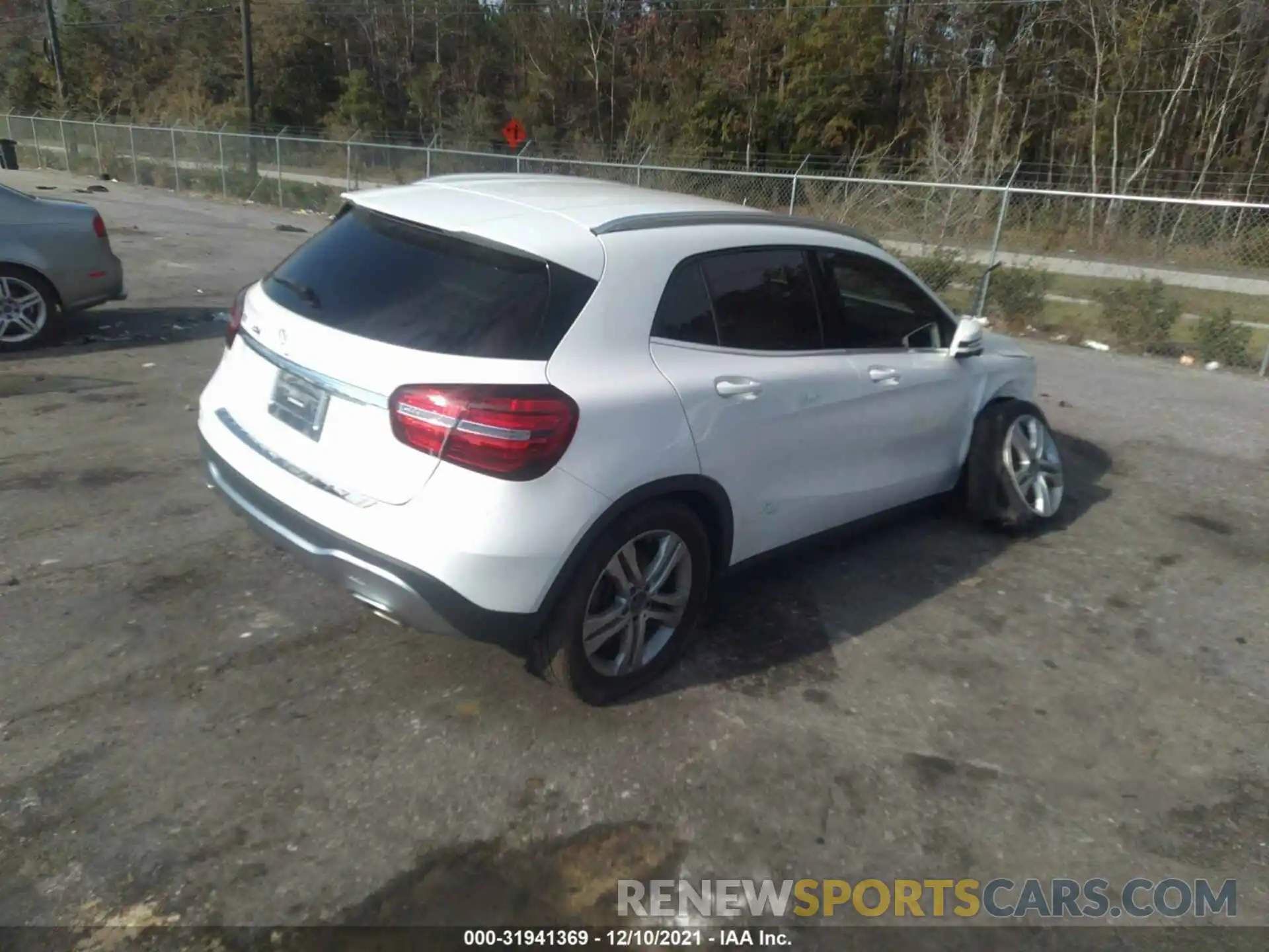 4 Фотография поврежденного автомобиля WDCTG4EB2KU003059 MERCEDES-BENZ GLA 2019