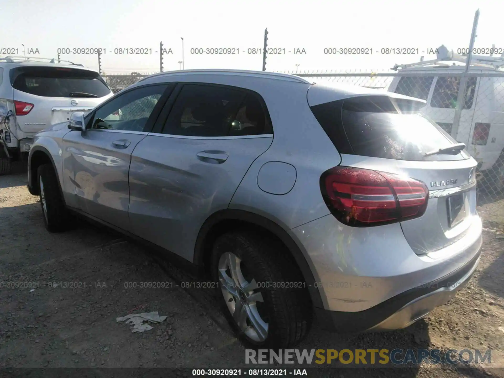 3 Фотография поврежденного автомобиля WDCTG4EB2KU003885 MERCEDES-BENZ GLA 2019