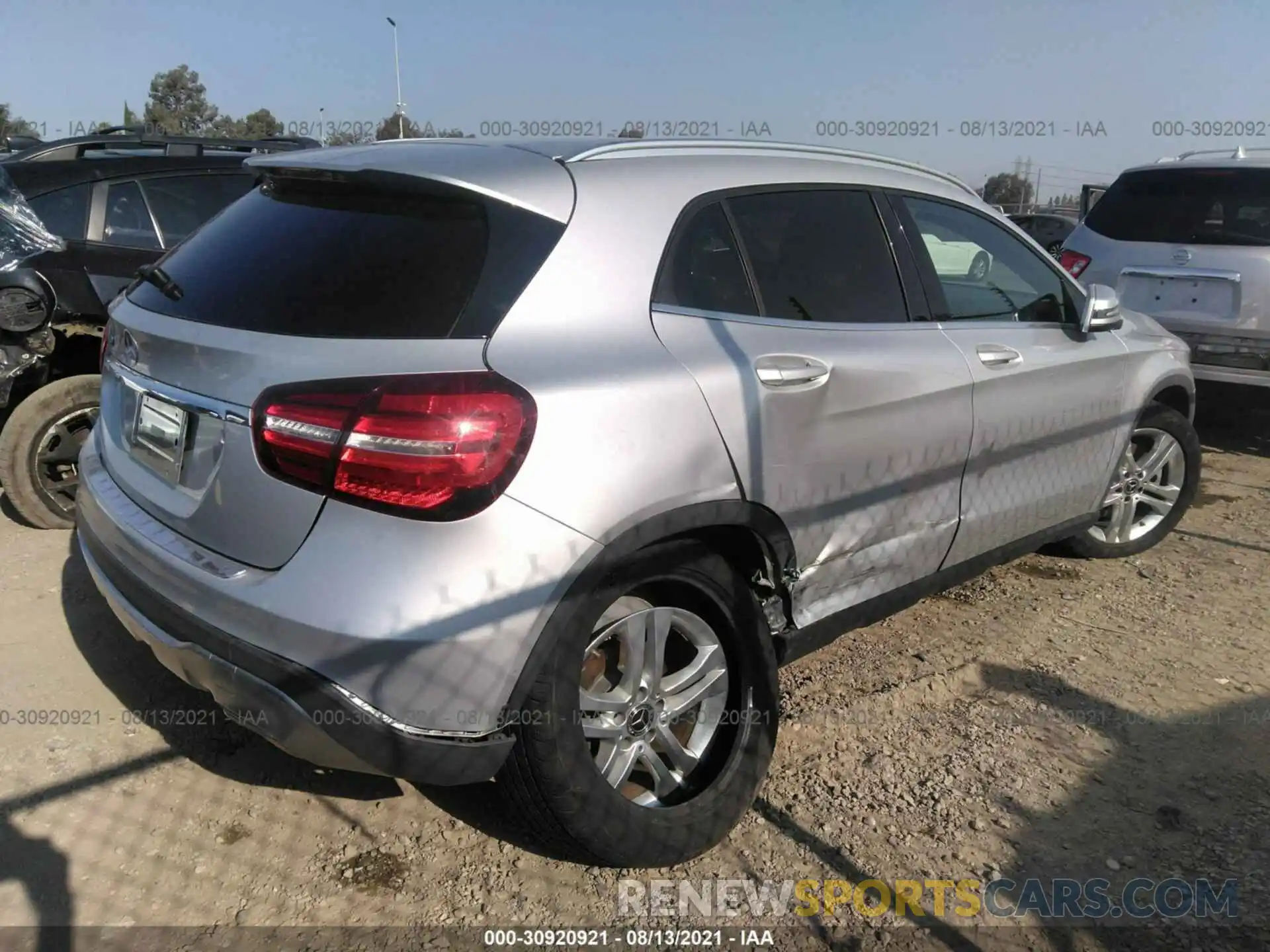 4 Фотография поврежденного автомобиля WDCTG4EB2KU003885 MERCEDES-BENZ GLA 2019