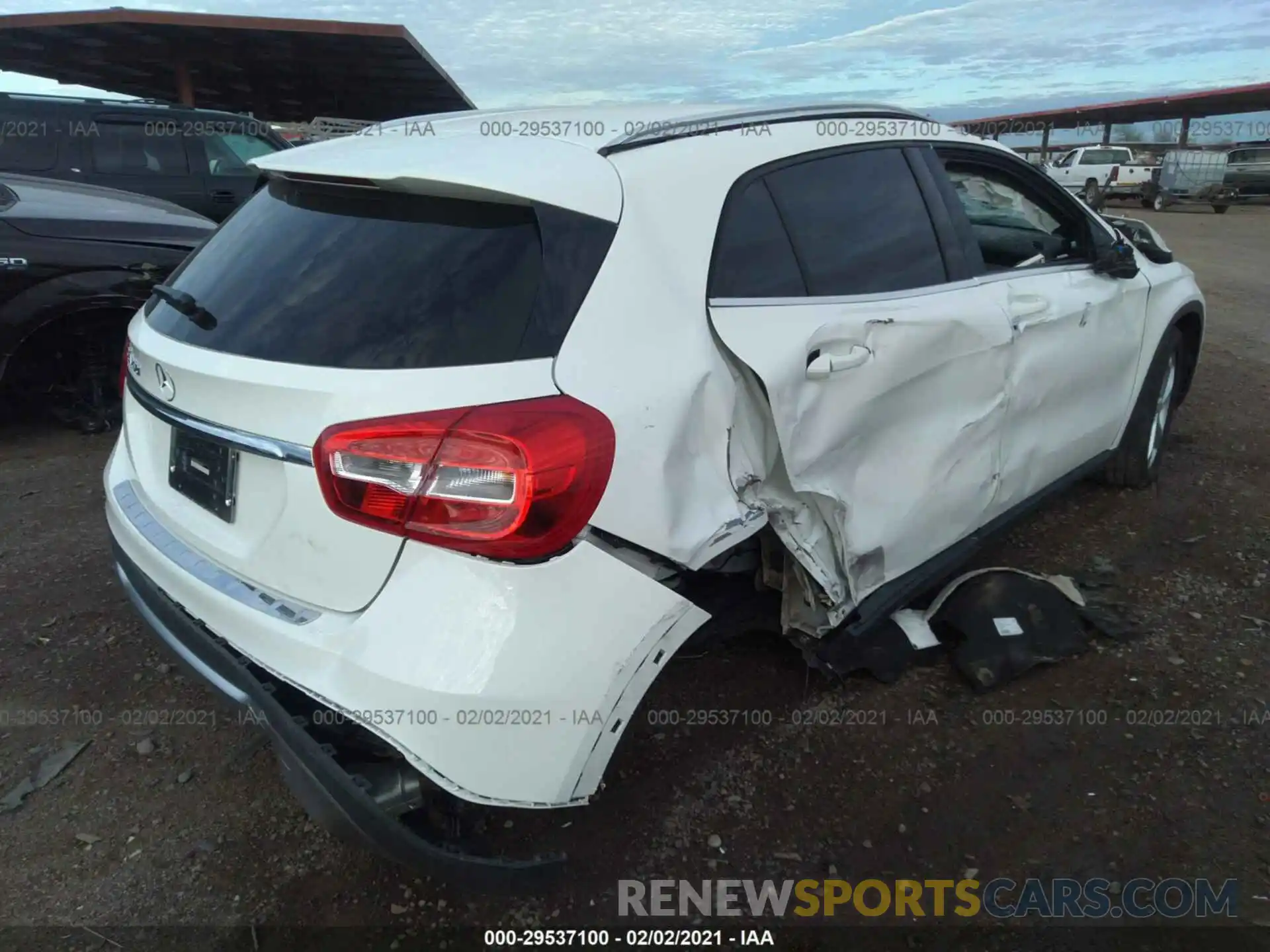 4 Фотография поврежденного автомобиля WDCTG4EB2KU013820 MERCEDES-BENZ GLA 2019