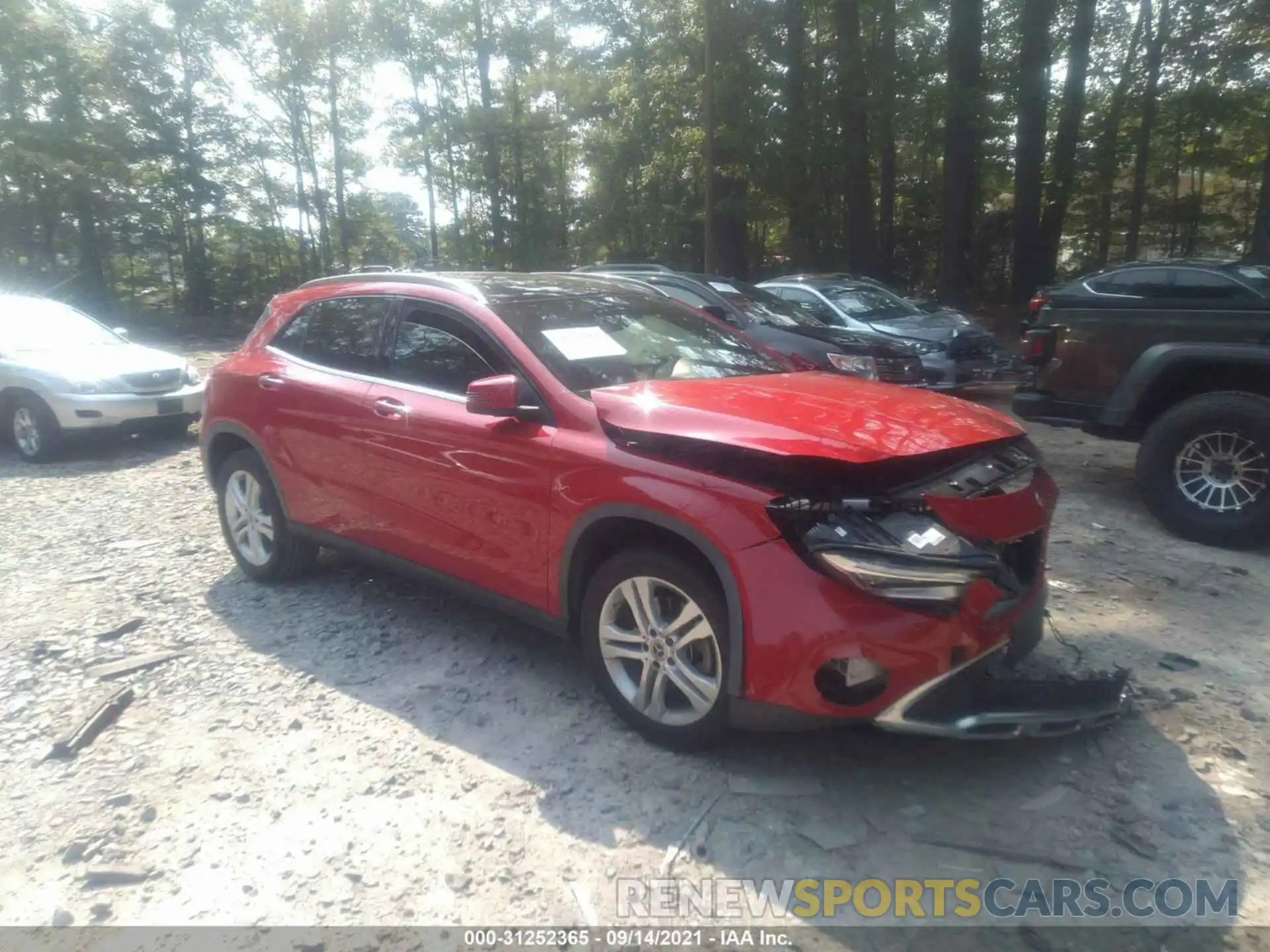 1 Photograph of a damaged car WDCTG4EB2KU015485 MERCEDES-BENZ GLA 2019