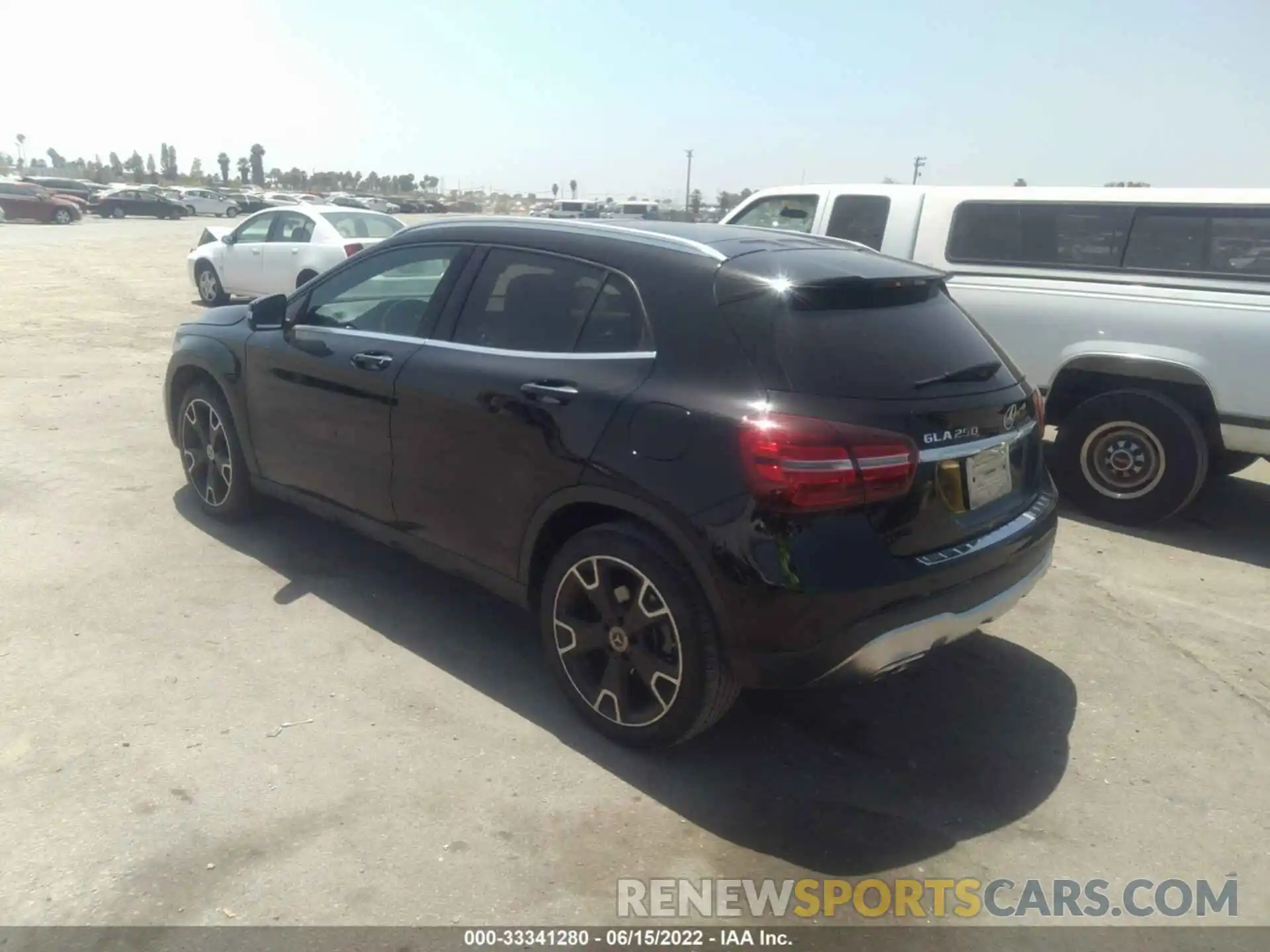 3 Photograph of a damaged car WDCTG4EB3KJ551413 MERCEDES-BENZ GLA 2019