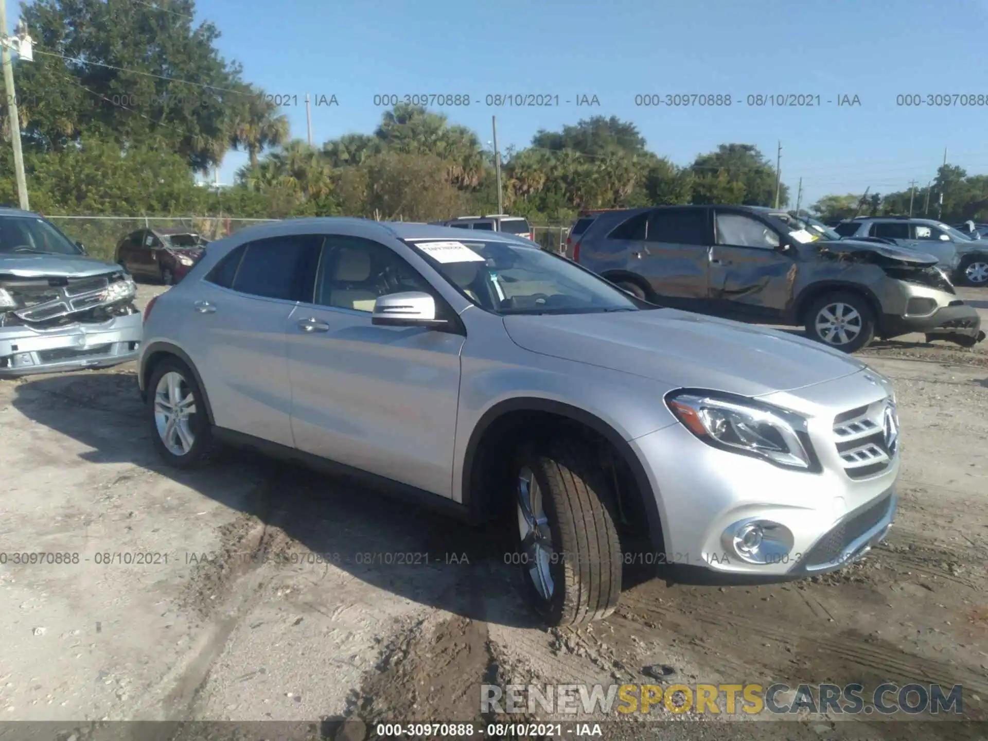 1 Photograph of a damaged car WDCTG4EB3KJ578689 MERCEDES-BENZ GLA 2019