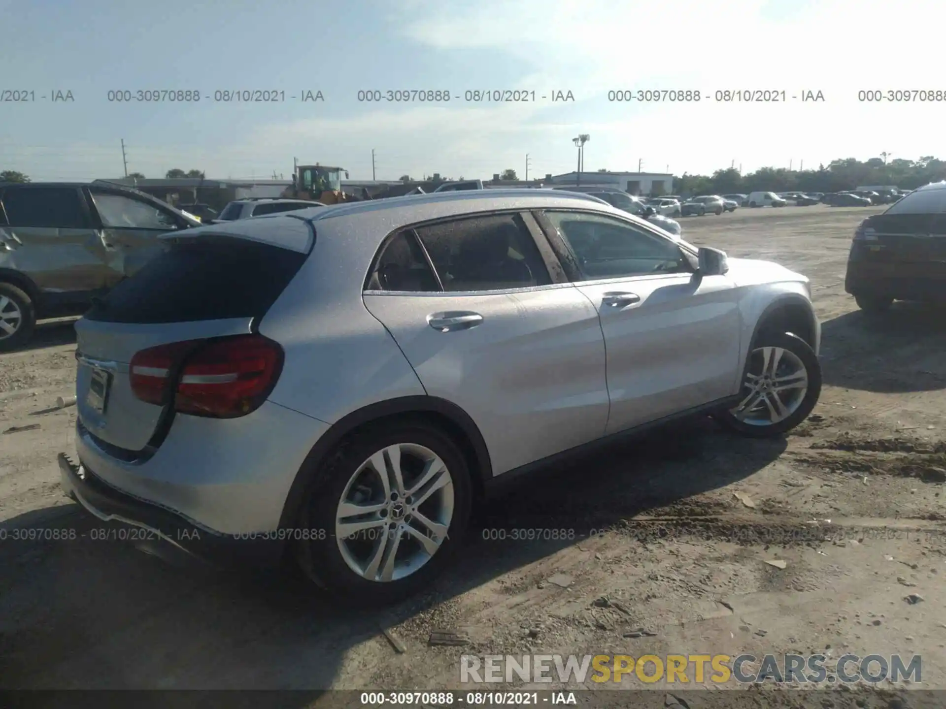 4 Photograph of a damaged car WDCTG4EB3KJ578689 MERCEDES-BENZ GLA 2019