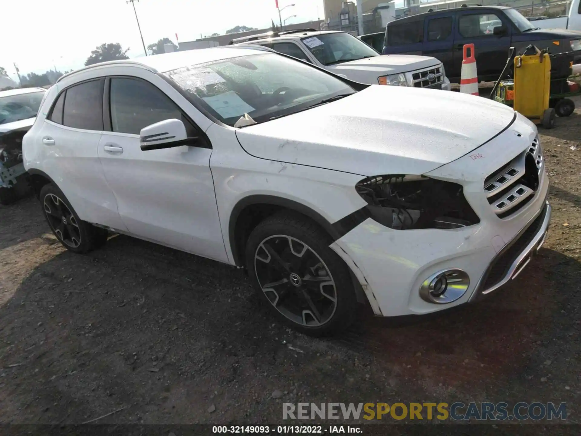 1 Photograph of a damaged car WDCTG4EB3KU017150 MERCEDES-BENZ GLA 2019