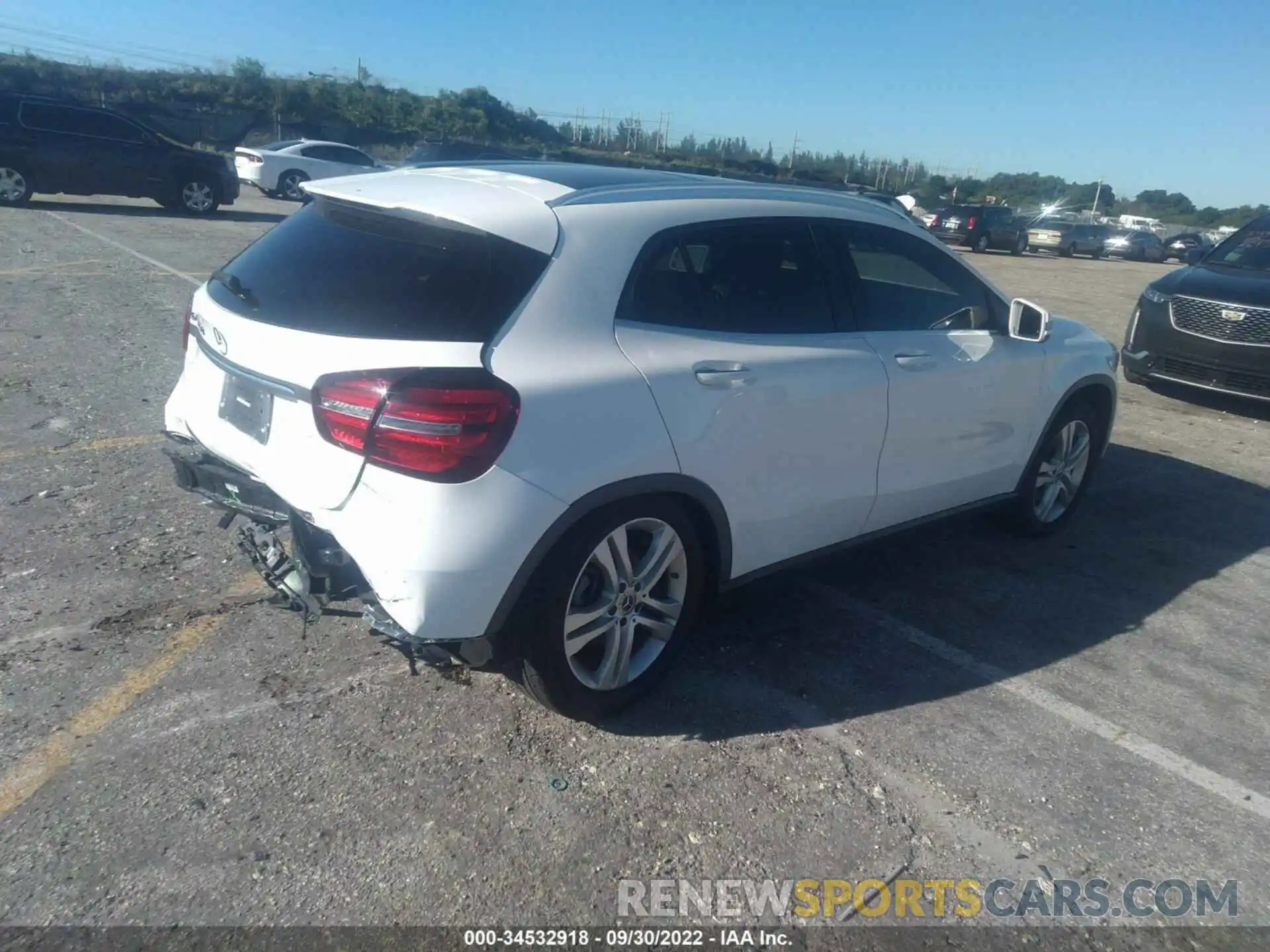 4 Photograph of a damaged car WDCTG4EB3KU019464 MERCEDES-BENZ GLA 2019