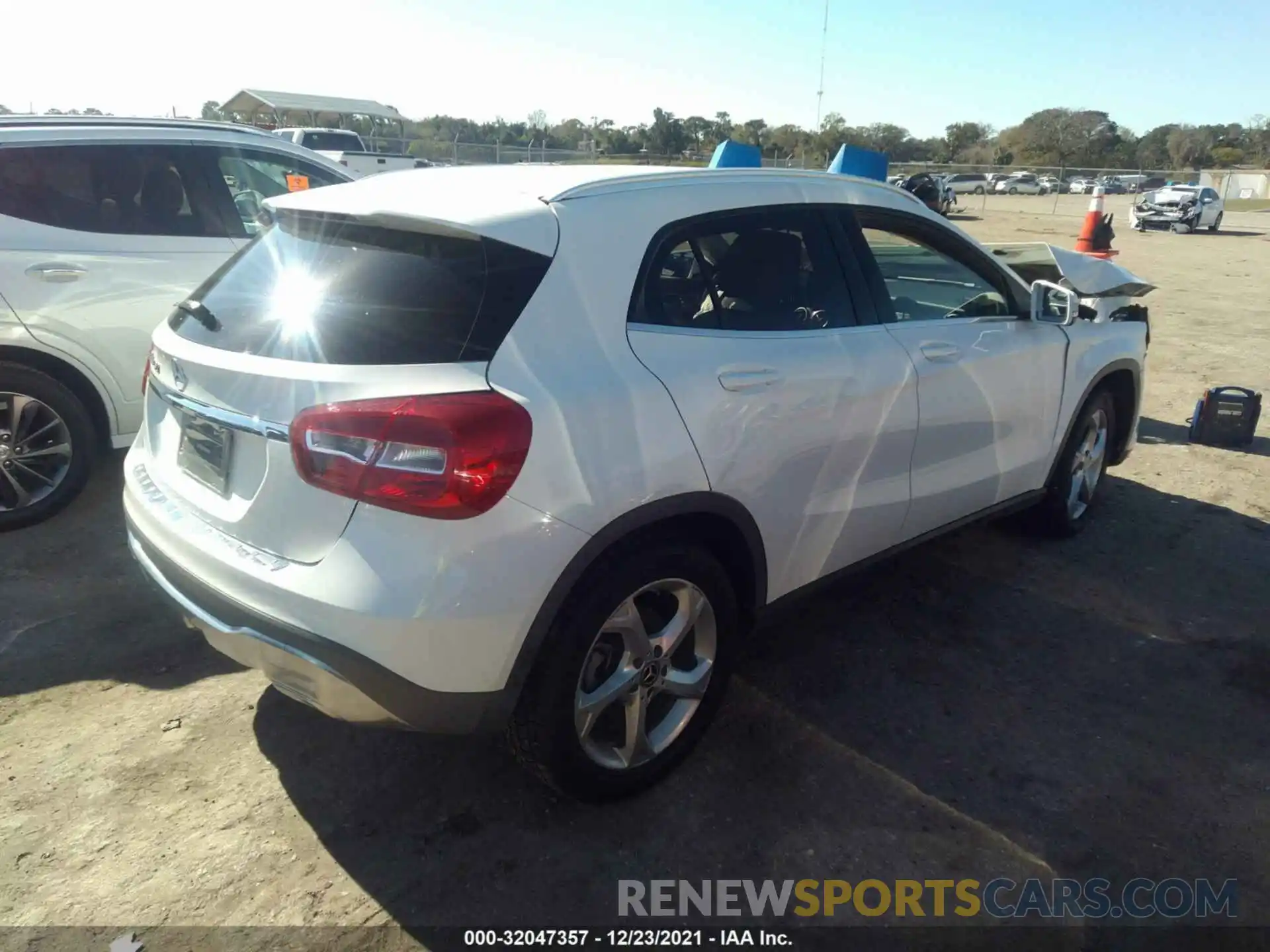 4 Photograph of a damaged car WDCTG4EB4KU000387 MERCEDES-BENZ GLA 2019