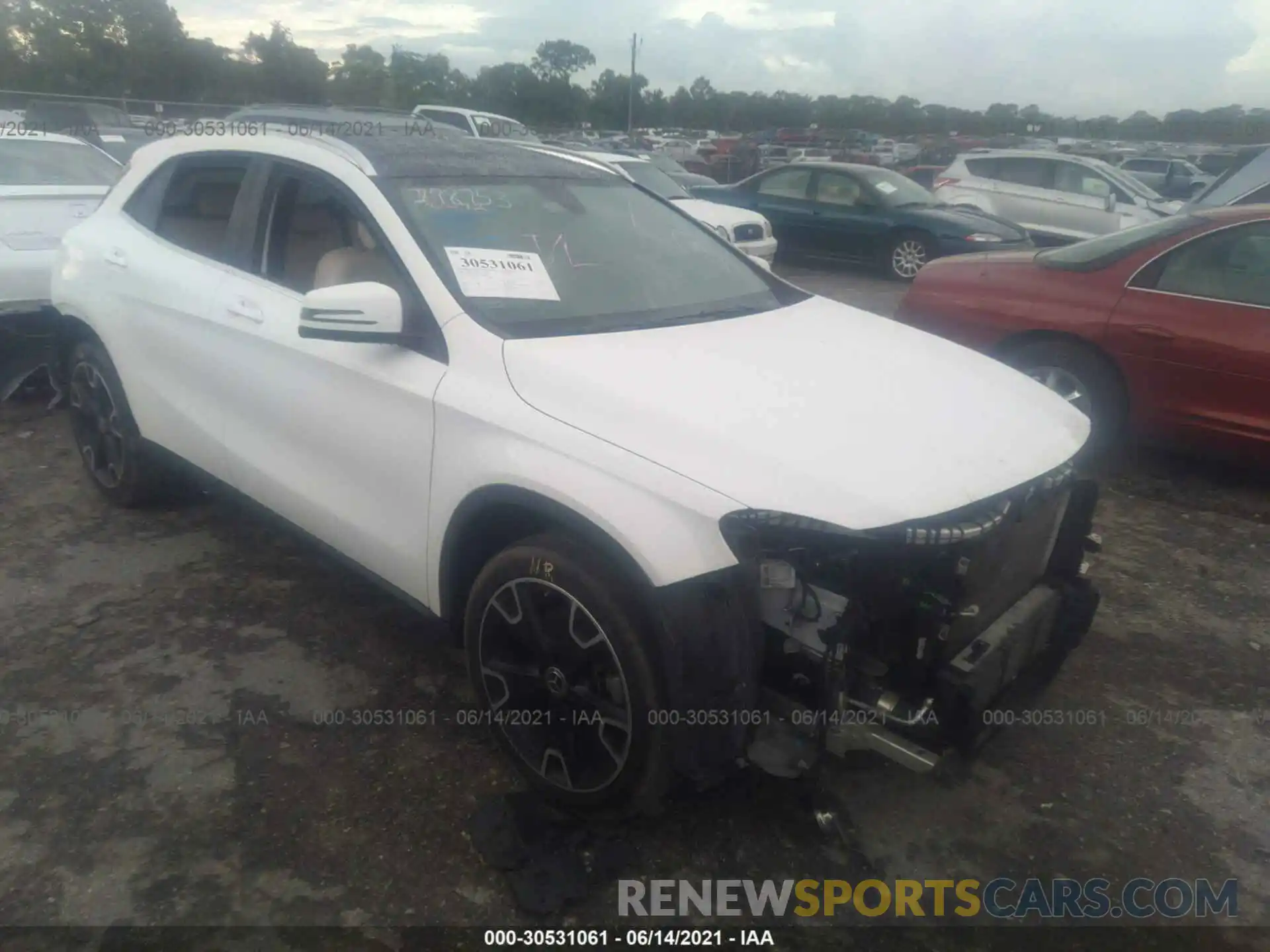 1 Photograph of a damaged car WDCTG4EB4KU003404 MERCEDES-BENZ GLA 2019