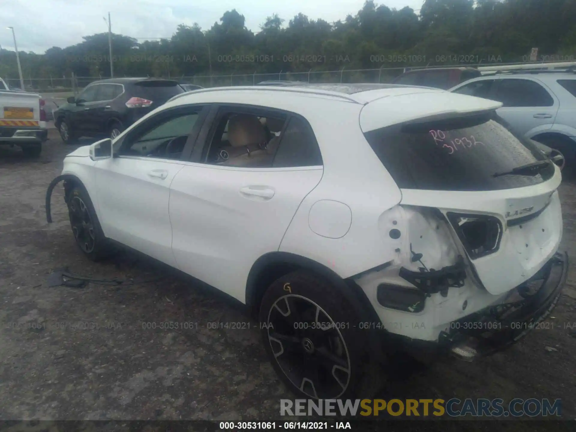 3 Photograph of a damaged car WDCTG4EB4KU003404 MERCEDES-BENZ GLA 2019