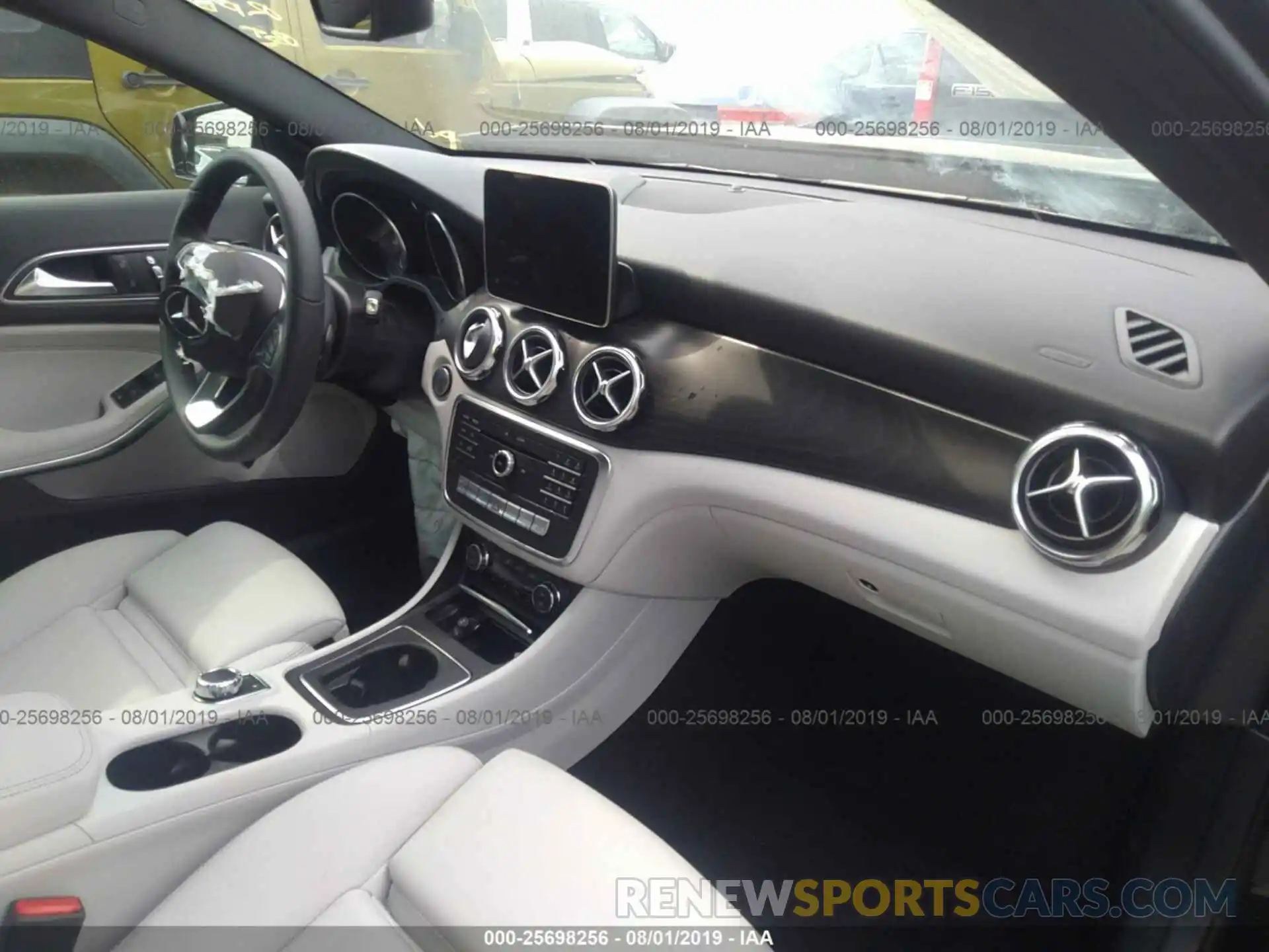 5 Фотография поврежденного автомобиля WDCTG4EB4KU013771 MERCEDES-BENZ GLA 2019