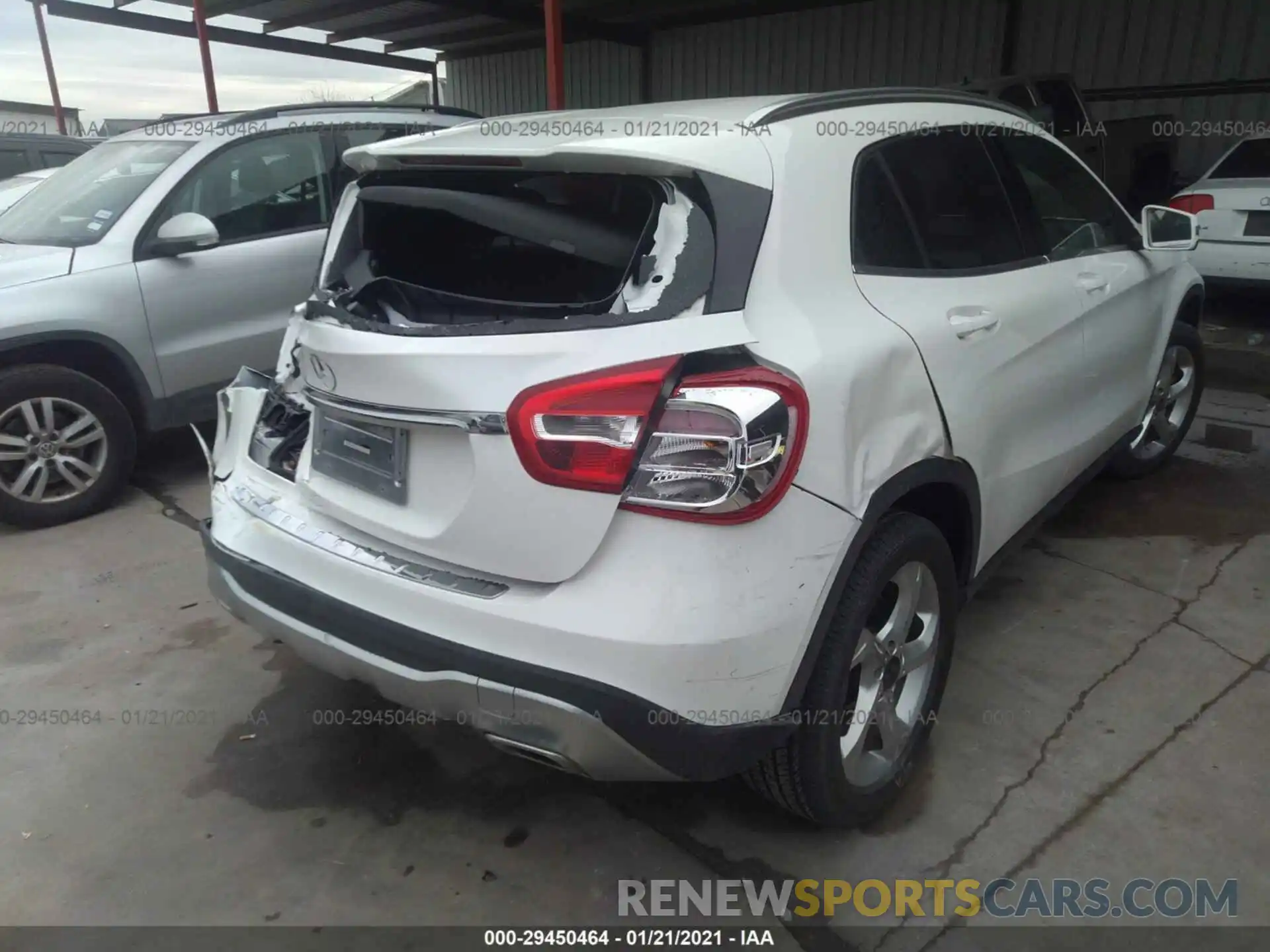 4 Фотография поврежденного автомобиля WDCTG4EB5KJ575048 MERCEDES-BENZ GLA 2019