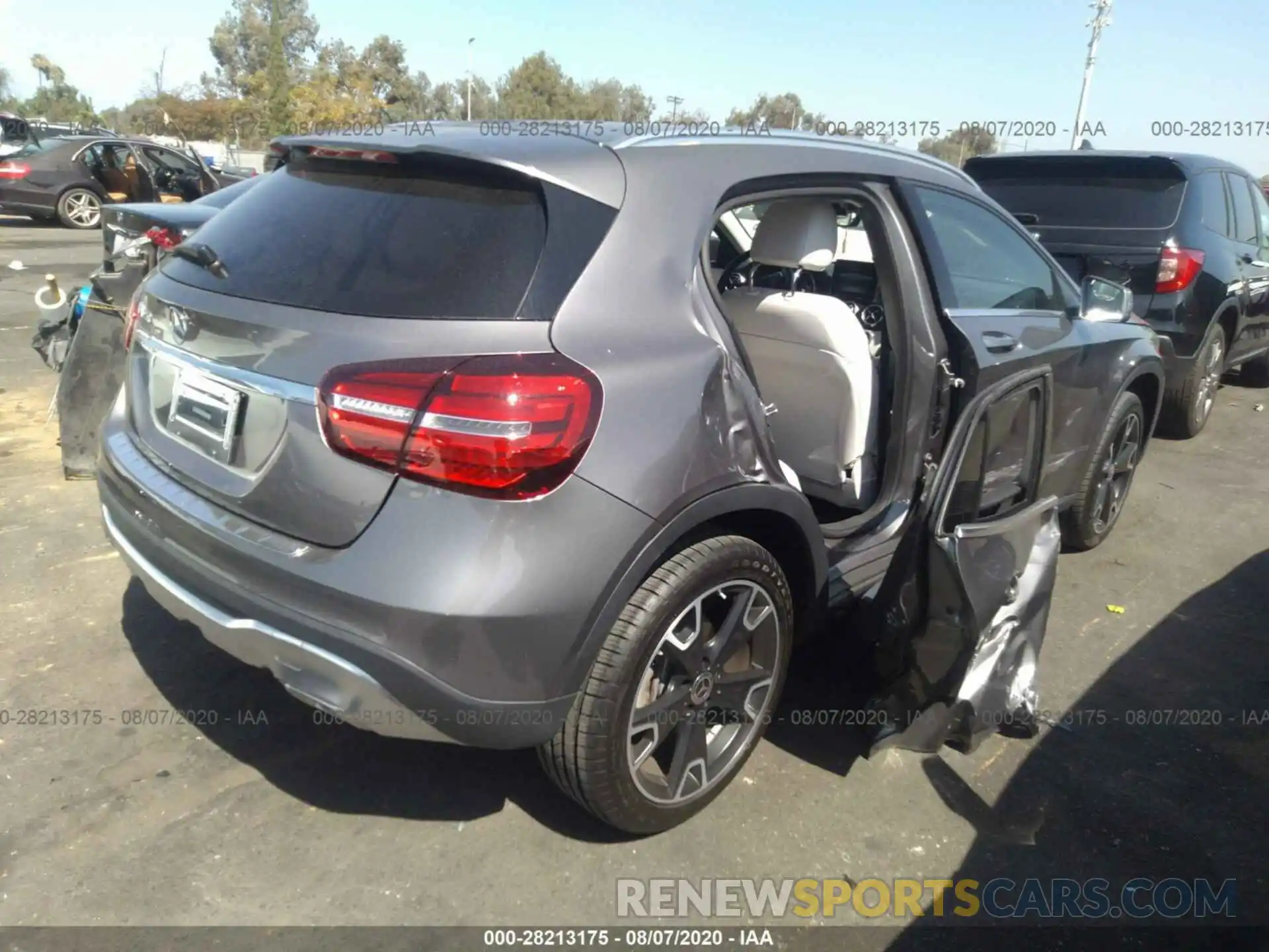 4 Photograph of a damaged car WDCTG4EB5KJ595610 MERCEDES-BENZ GLA 2019