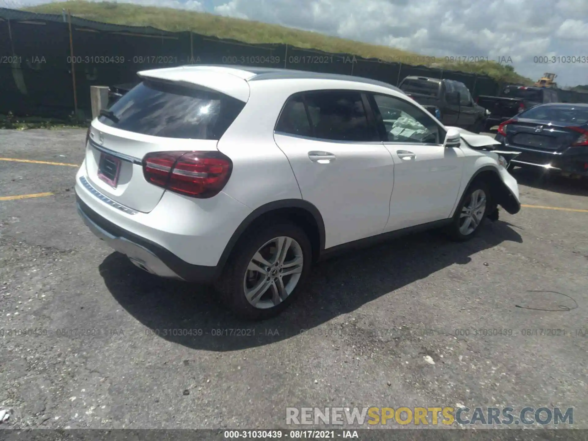 4 Photograph of a damaged car WDCTG4EB5KU016369 MERCEDES-BENZ GLA 2019