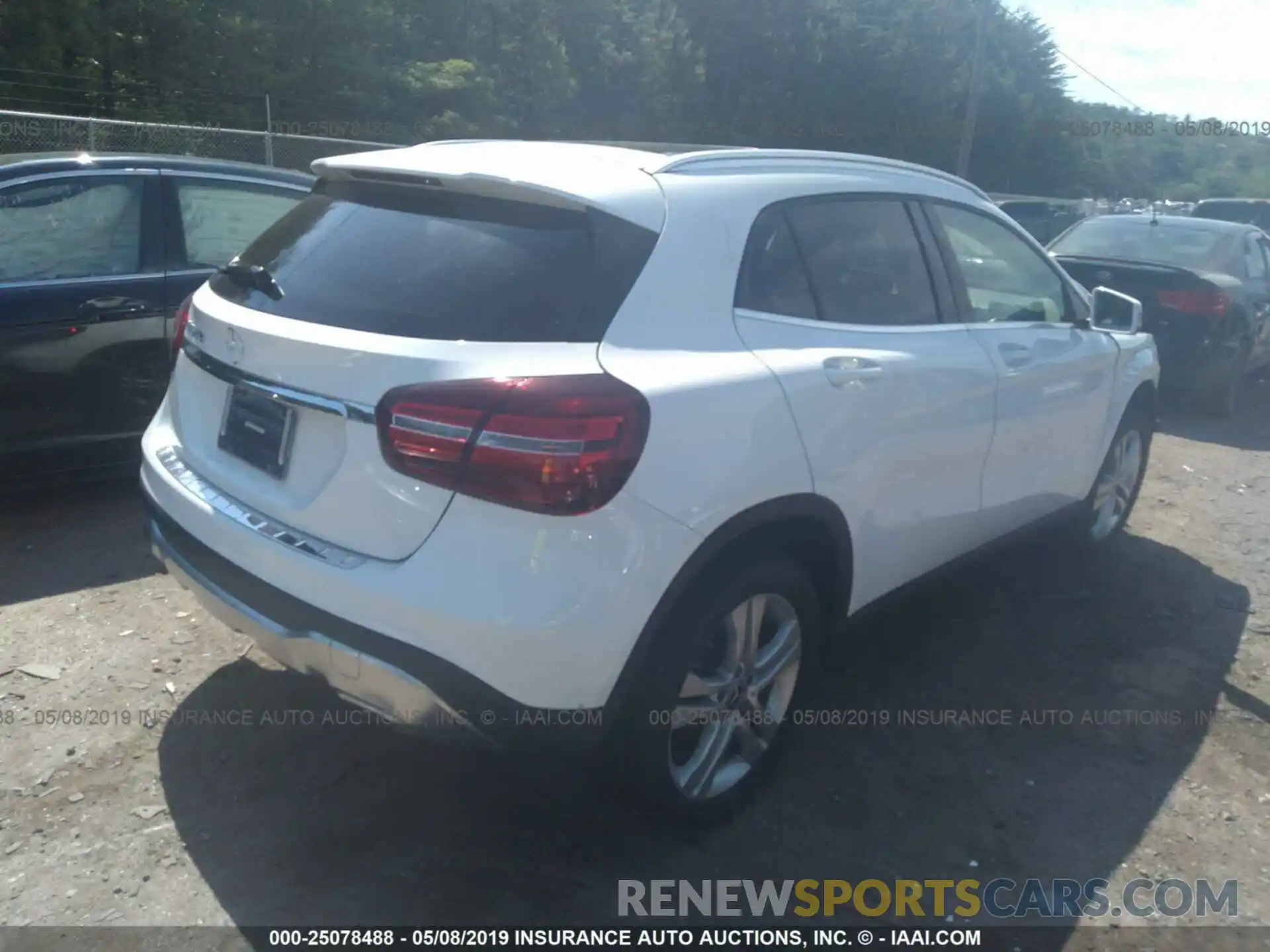 4 Photograph of a damaged car WDCTG4EB6KJ550353 MERCEDES-BENZ GLA 2019