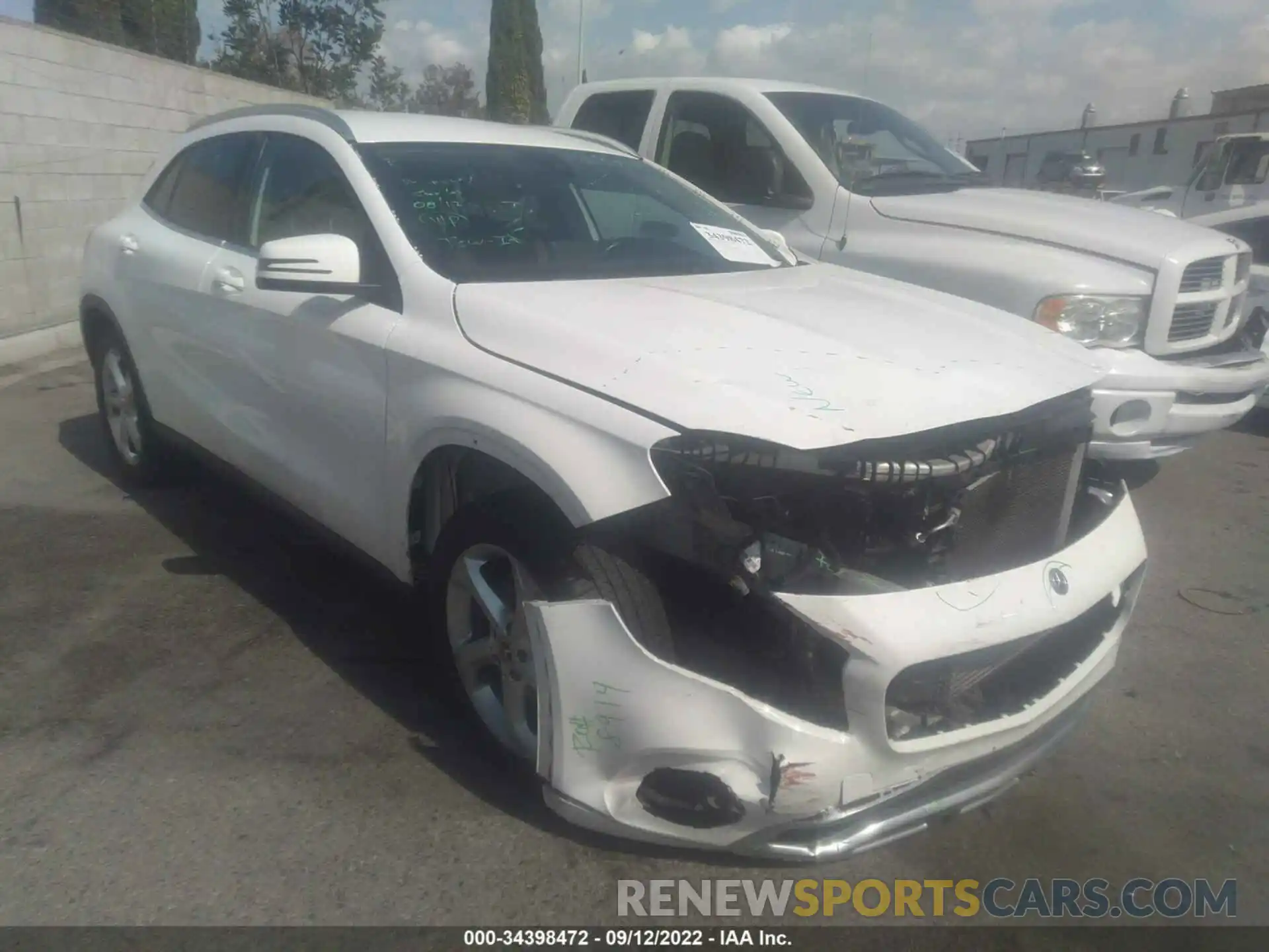 1 Photograph of a damaged car WDCTG4EB6KU005204 MERCEDES-BENZ GLA 2019