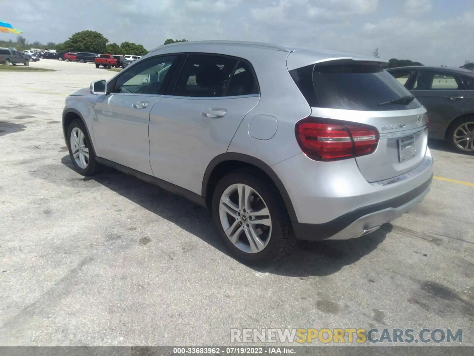 3 Photograph of a damaged car WDCTG4EB7KJ552824 MERCEDES-BENZ GLA 2019