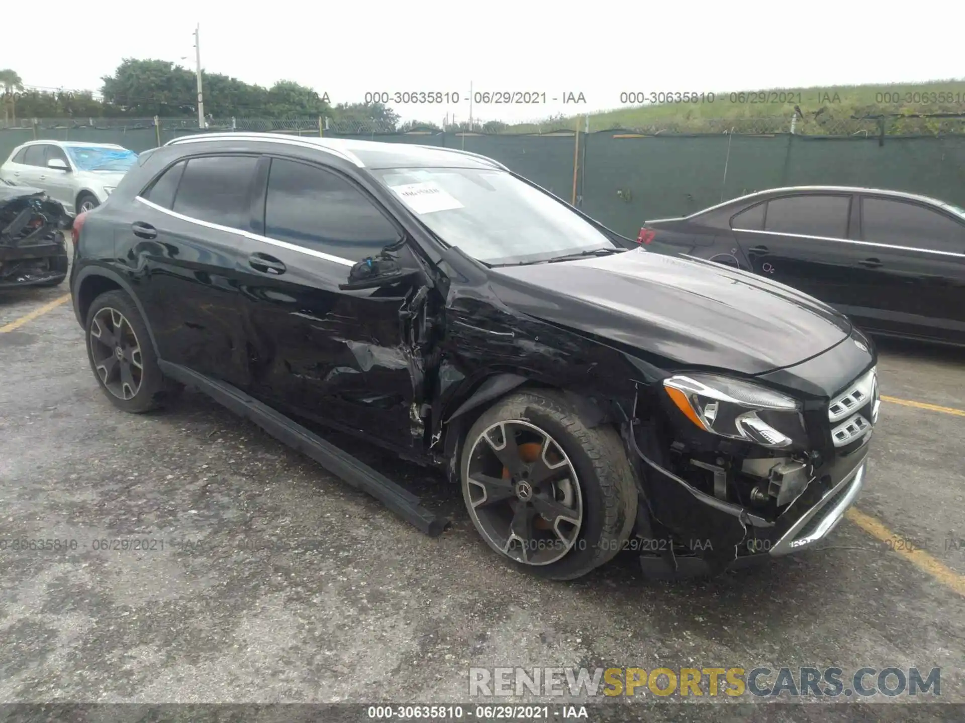 1 Photograph of a damaged car WDCTG4EB7KJ576282 MERCEDES-BENZ GLA 2019