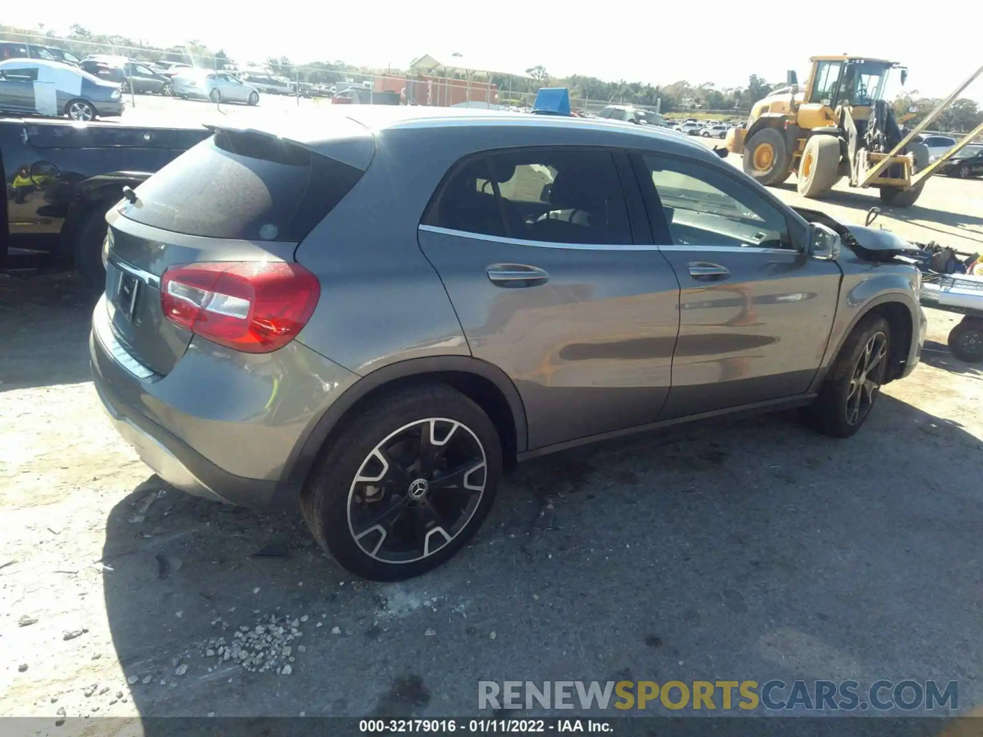 4 Photograph of a damaged car WDCTG4EB7KJ576766 MERCEDES-BENZ GLA 2019