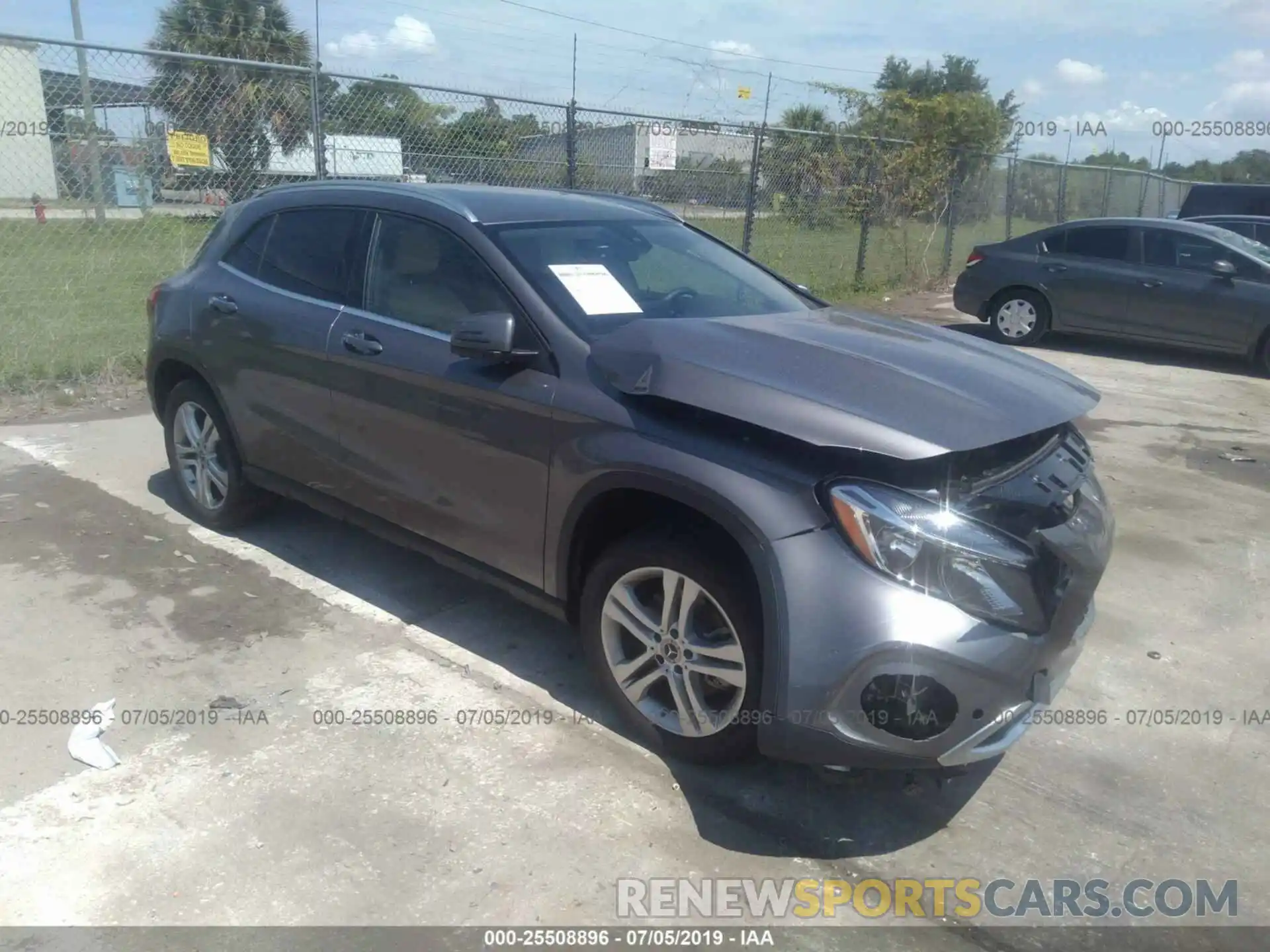 1 Photograph of a damaged car WDCTG4EB7KJ602329 MERCEDES-BENZ GLA 2019