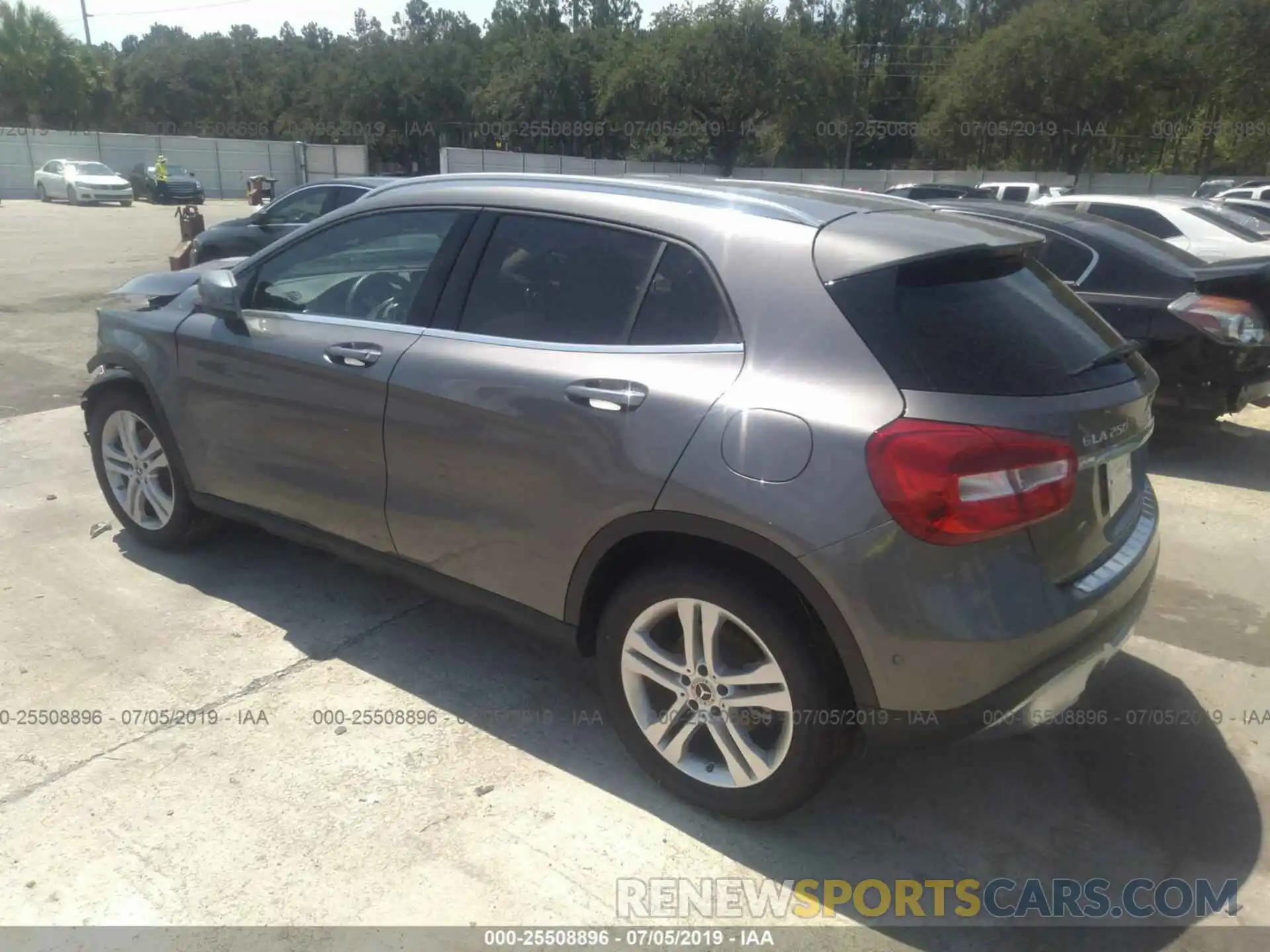 3 Photograph of a damaged car WDCTG4EB7KJ602329 MERCEDES-BENZ GLA 2019