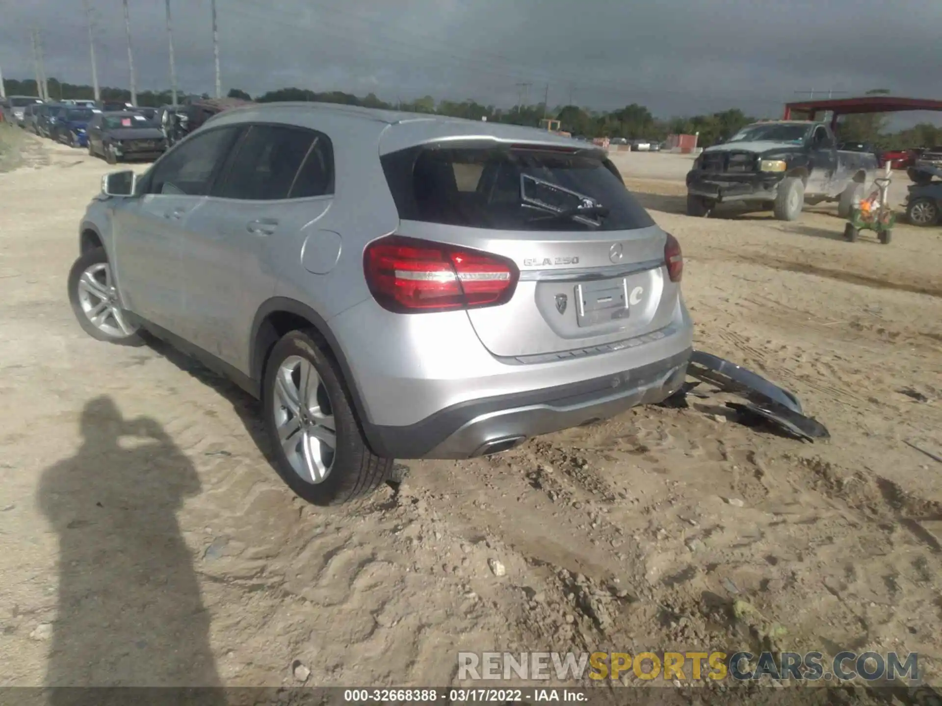 2 Photograph of a damaged car WDCTG4EB7KU003817 MERCEDES-BENZ GLA 2019