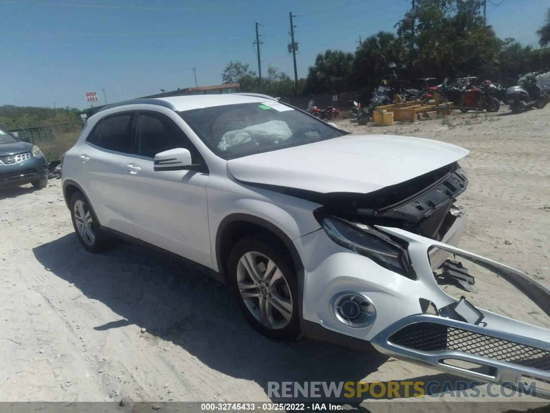 1 Photograph of a damaged car WDCTG4EB7KU015238 MERCEDES-BENZ GLA 2019