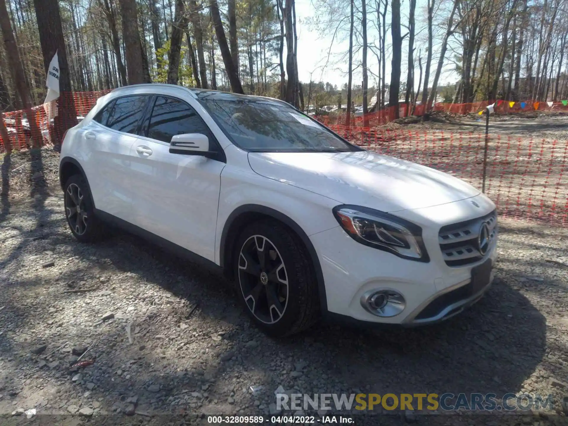 1 Photograph of a damaged car WDCTG4EB9KJ552503 MERCEDES-BENZ GLA 2019